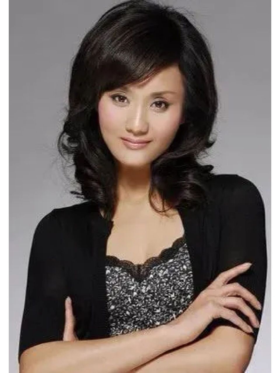 李颖,1968年4月15日出生于上海,毕业于上海戏剧学院,中国内地女演员