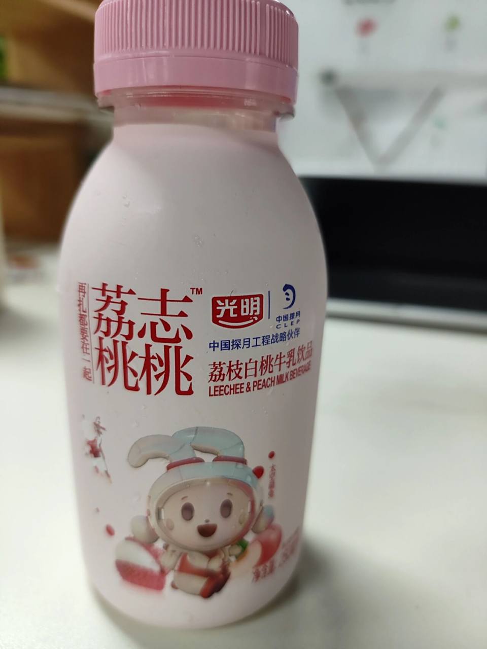 全家便利店商品测评4-光明荔志桃桃 全名:光明荔志桃桃·荔枝白桃牛乳