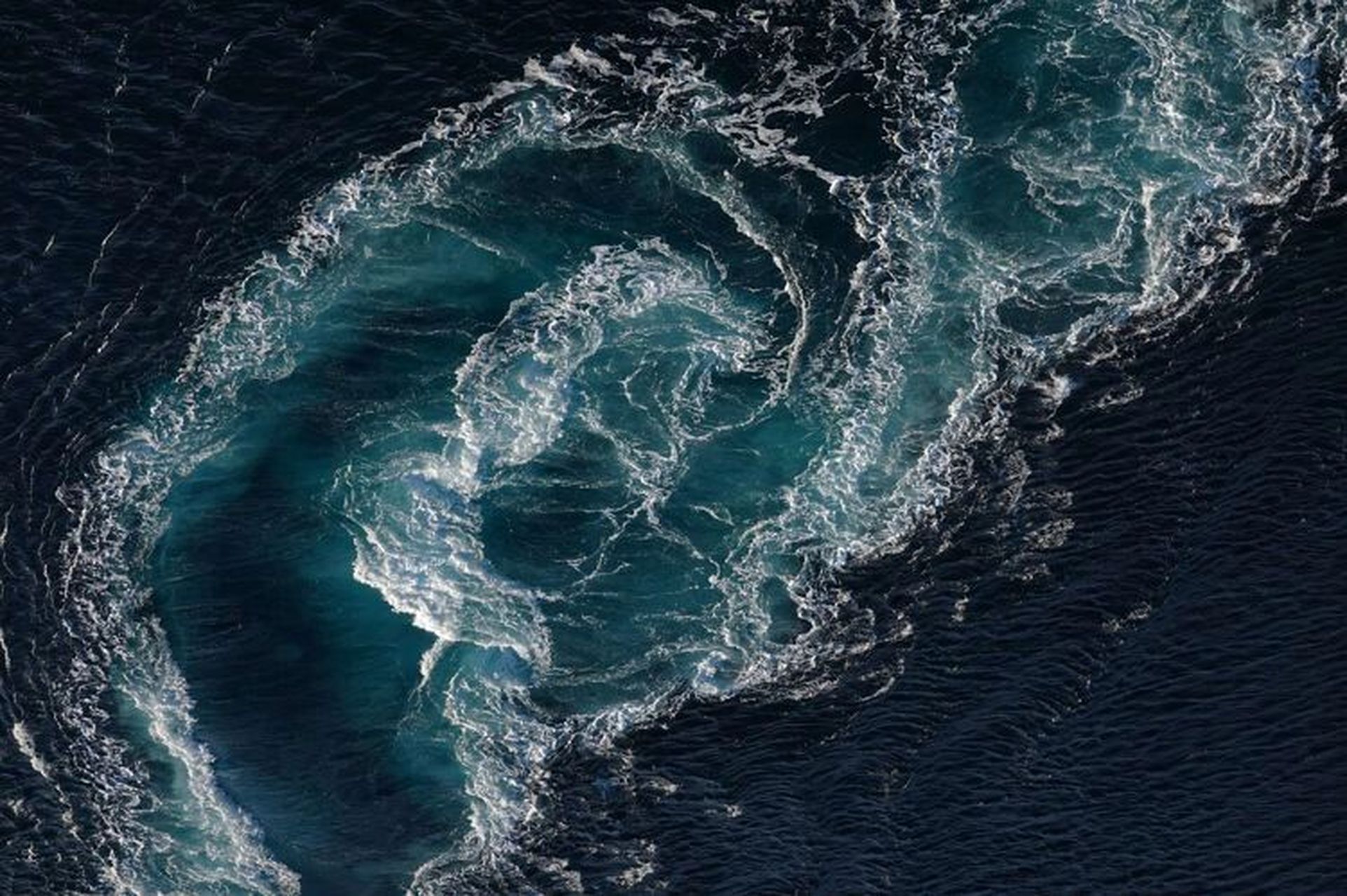 【鲸探之最】19 世界最强海水旋涡 海水旋涡,是一种很神奇的自然现象