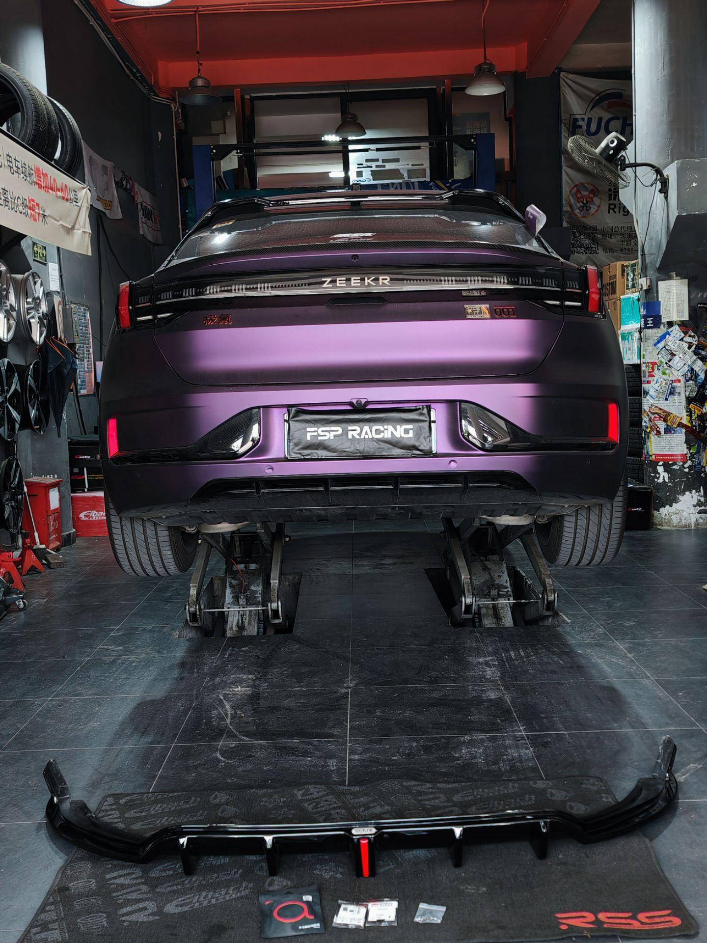 极氪001 一款不错的带领航灯款后唇.我与汽车的日常