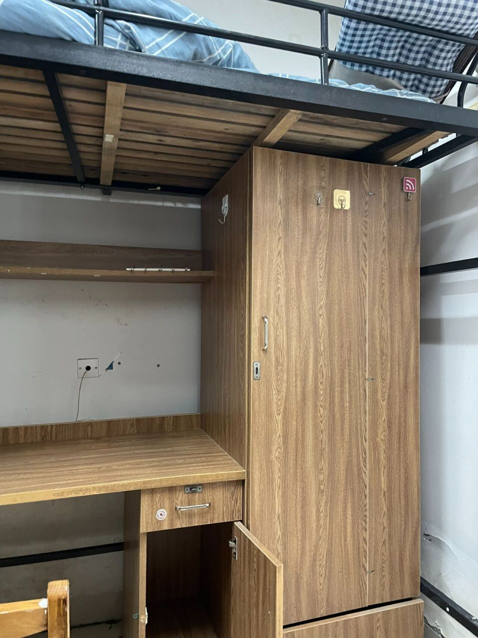 南邮通达大学宿舍介绍 今天给大家介绍我们学校的宿舍,我们宿舍是4人