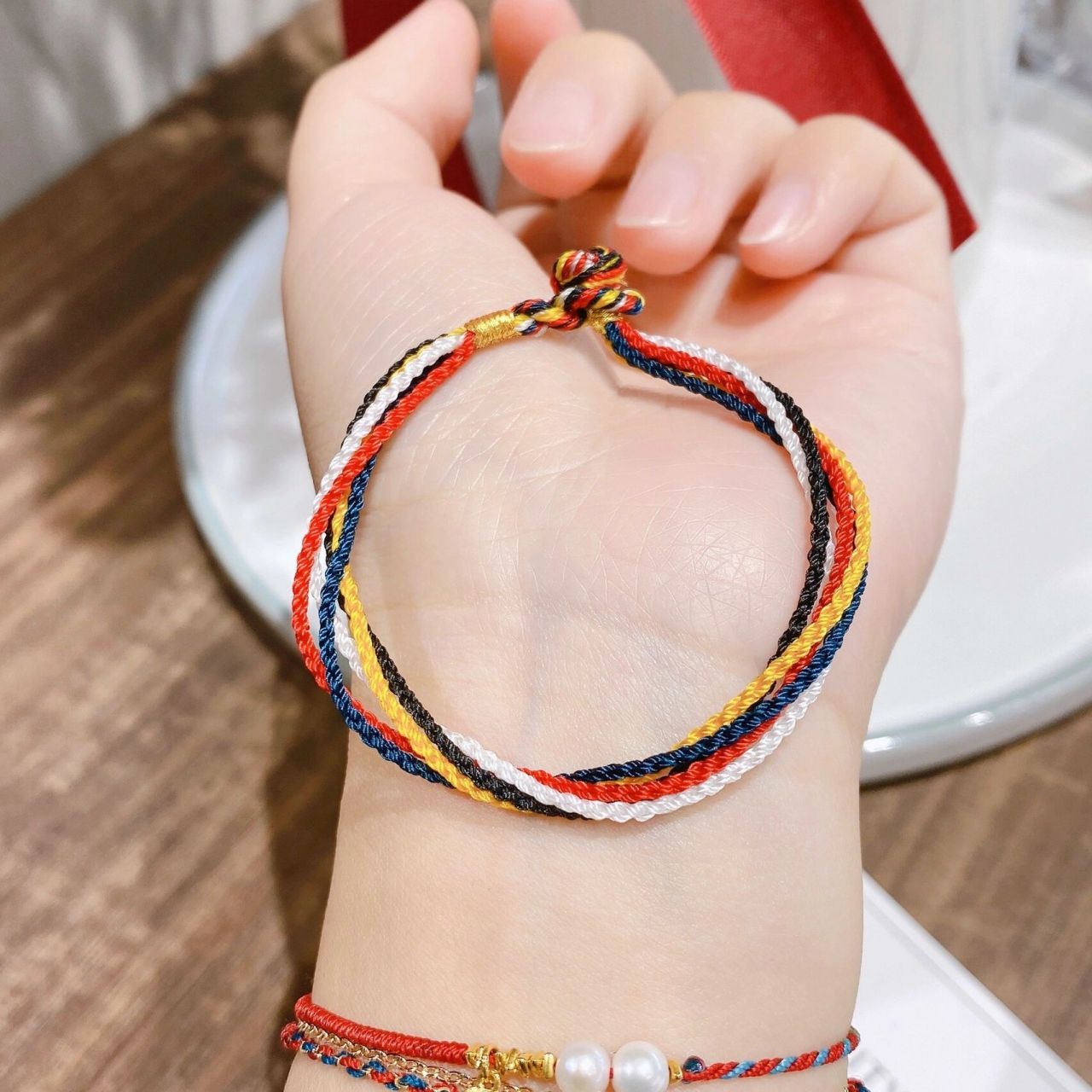 五行五色 五彩绳 五彩绳源于我国古代的五行观念演变而来.