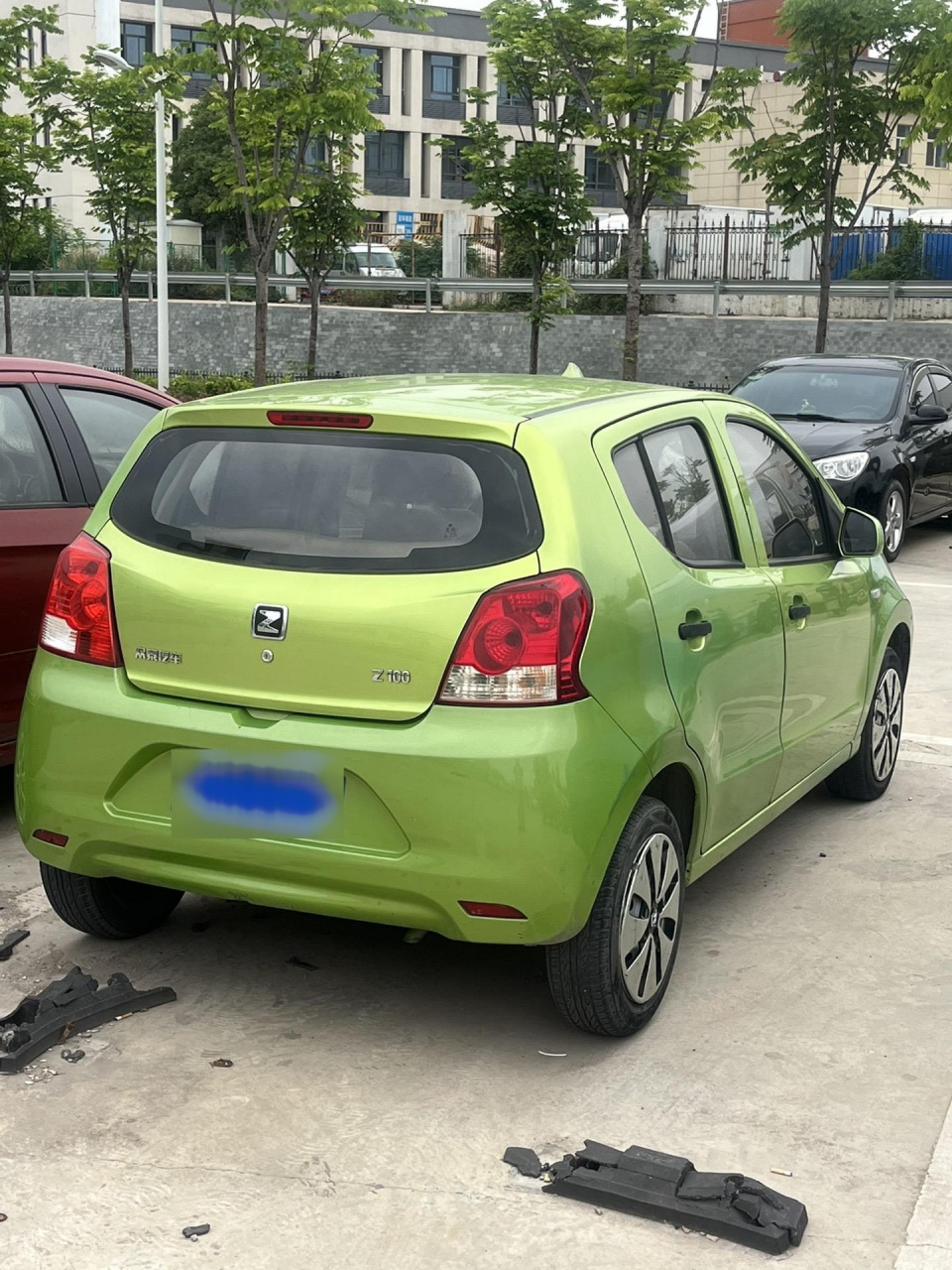特价车6800元,2014年10月上牌众泰z100,手动1.