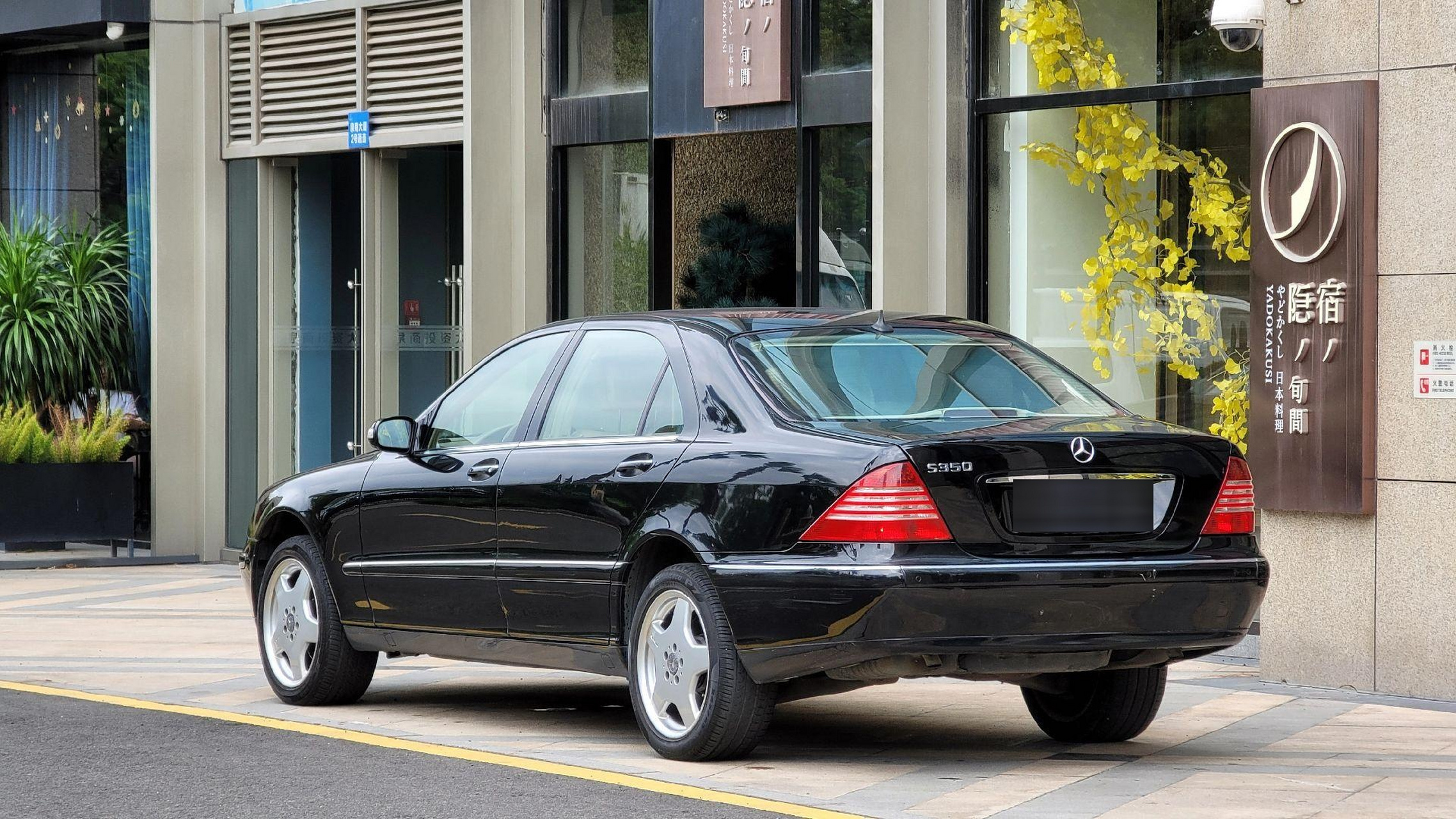 经典老车w220奔驰s350l蝴蝶奔.