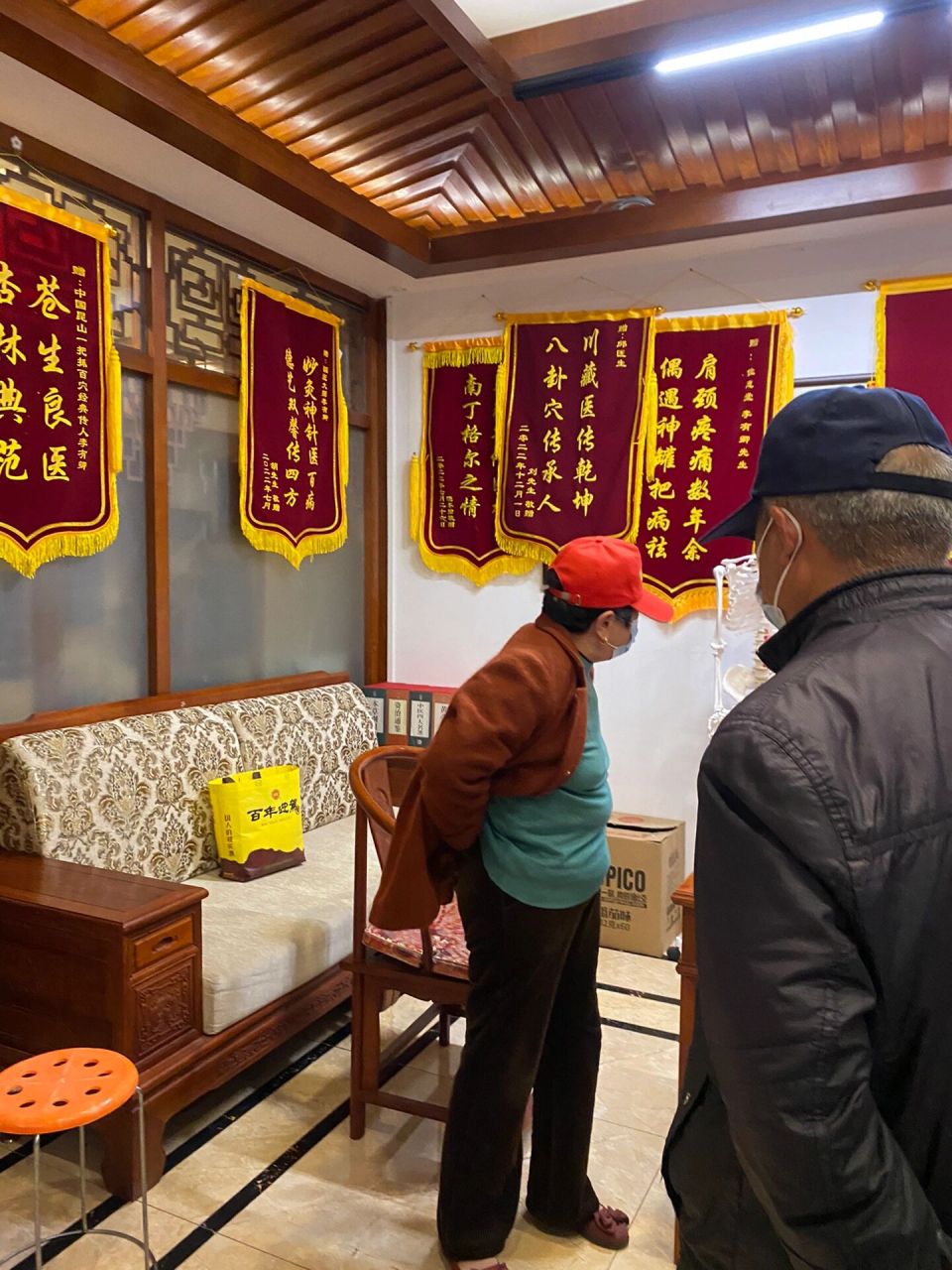 慕名而来昆山看孟河一派老中医的人越来越多  孟河一派老邱对于中医