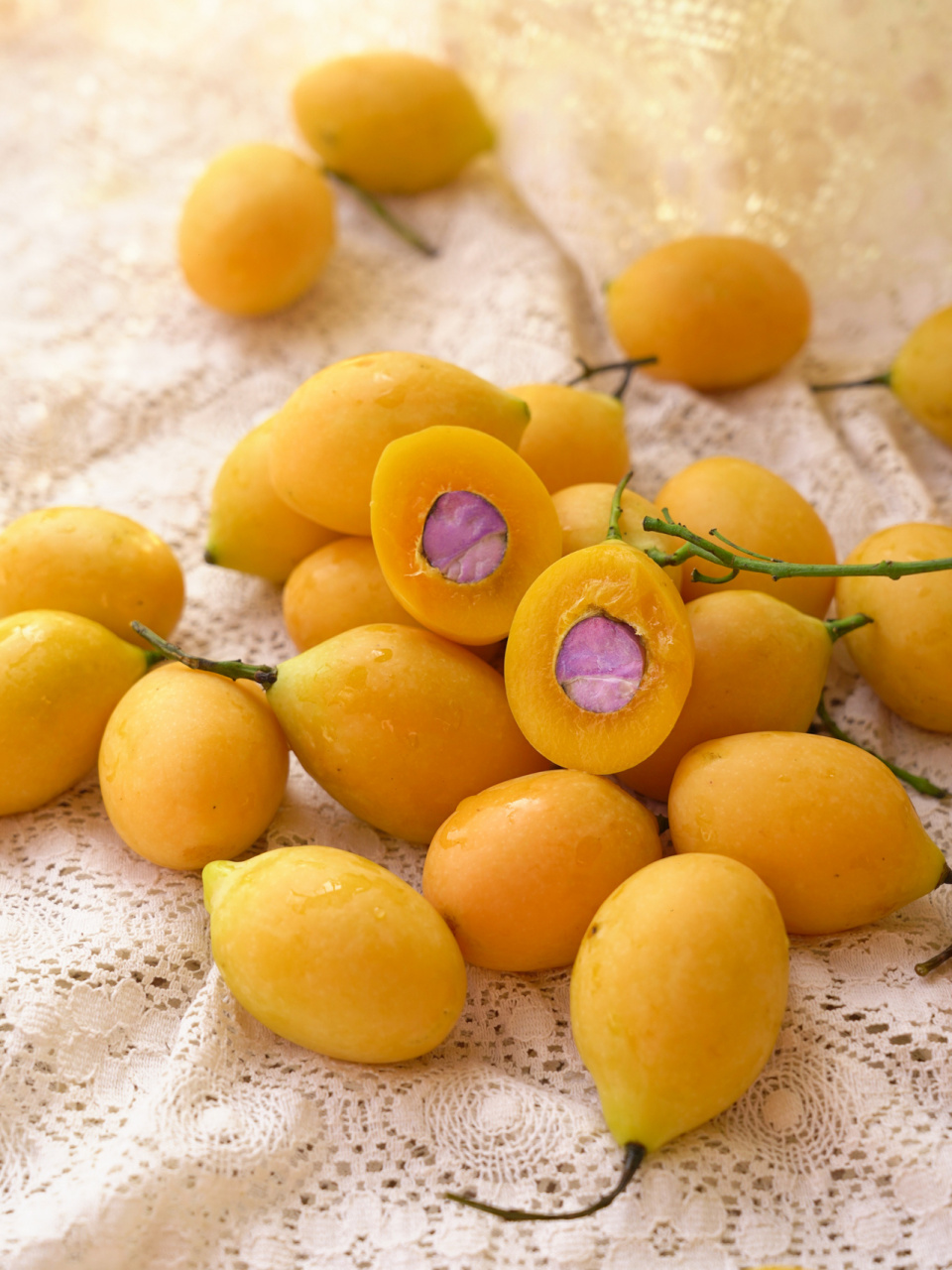果肉软,纯甜,相较于其他常见芒果品种而言,枇杷芒味道清淡,但可以闻到