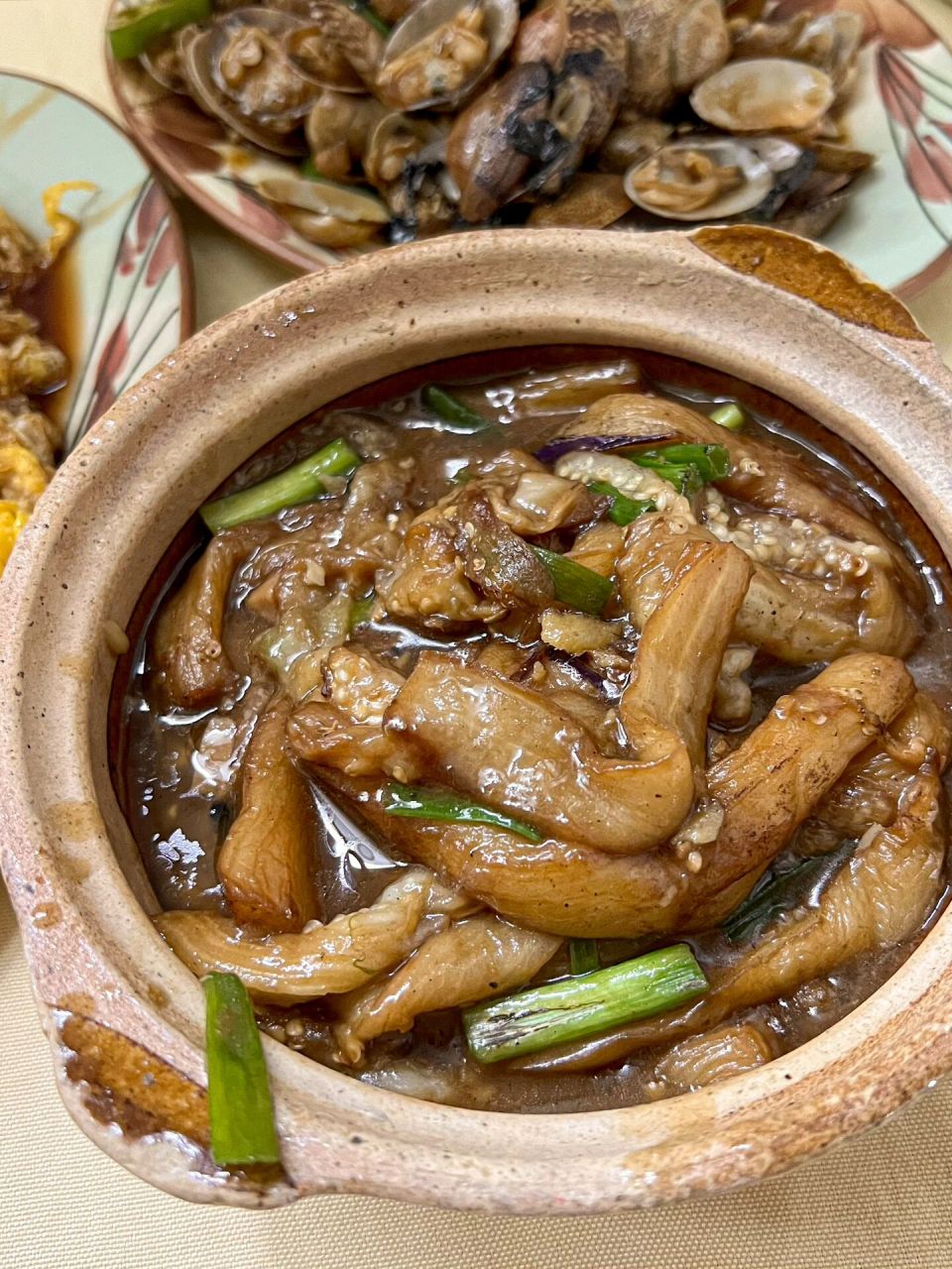 广州老字号街坊美食/便宜到哭的粤菜小炒01 二三十一个菜,这里四个