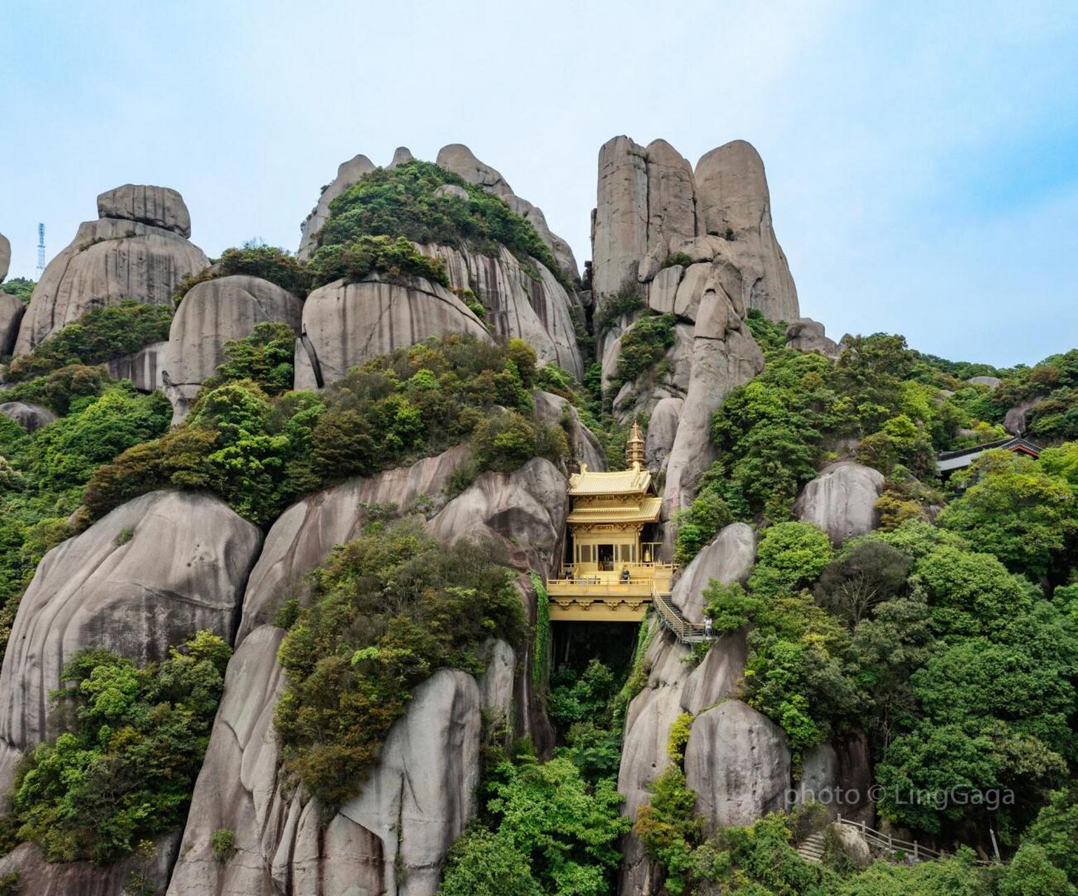 来太姥山必打卡悬空铜寺,纯铜打造,位于二山中间, 靠着太姥山峰顶