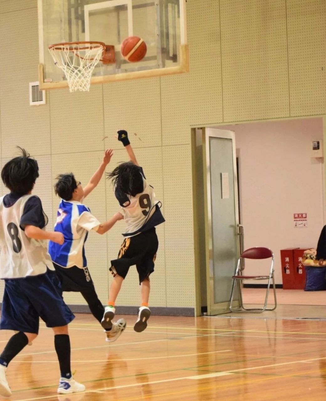 一个儿童篮球投篮评论区 #许愿评论区# 	 晒出孩子们打球的精彩瞬间吧