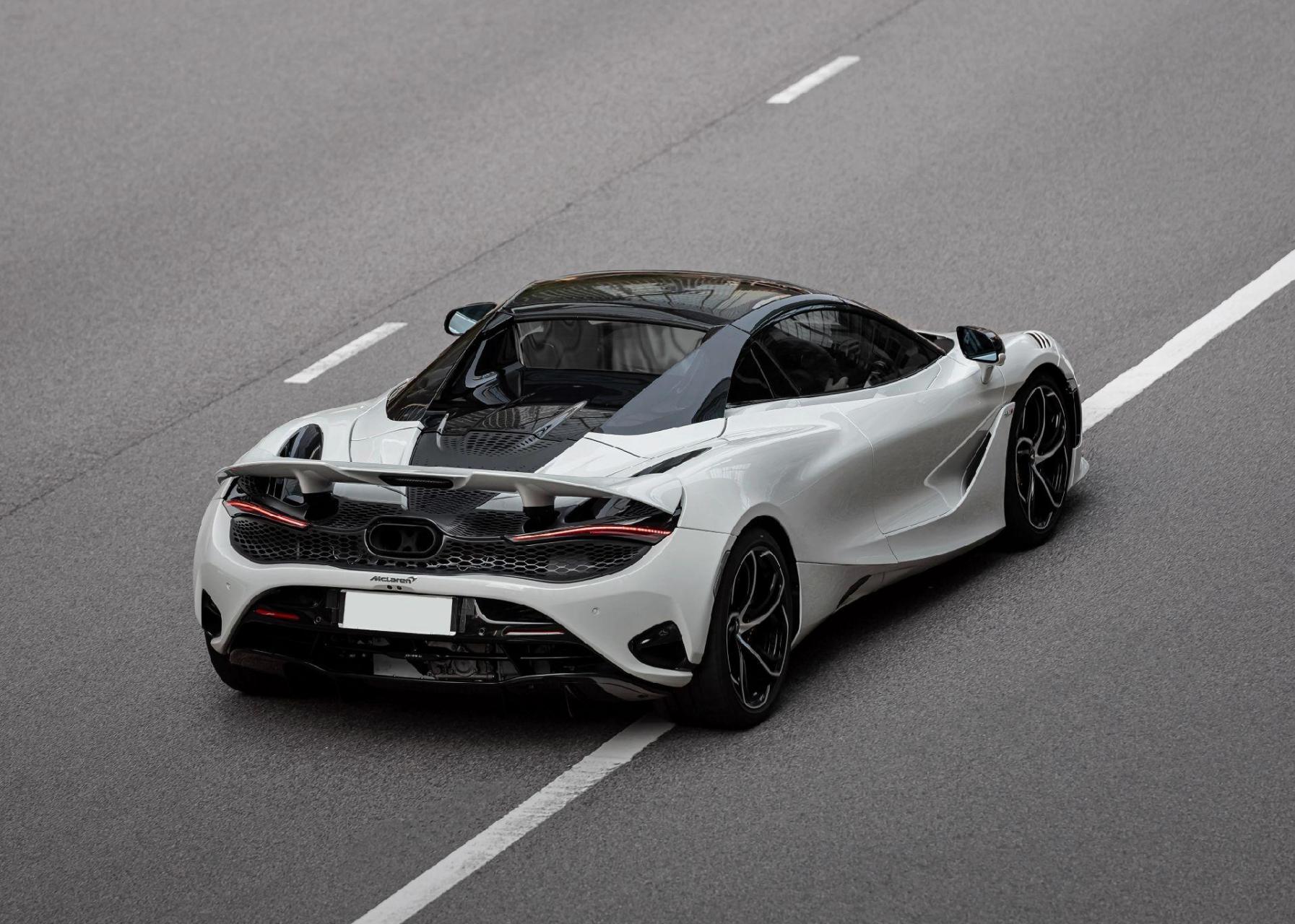 香港街拍全新迈凯伦750s.