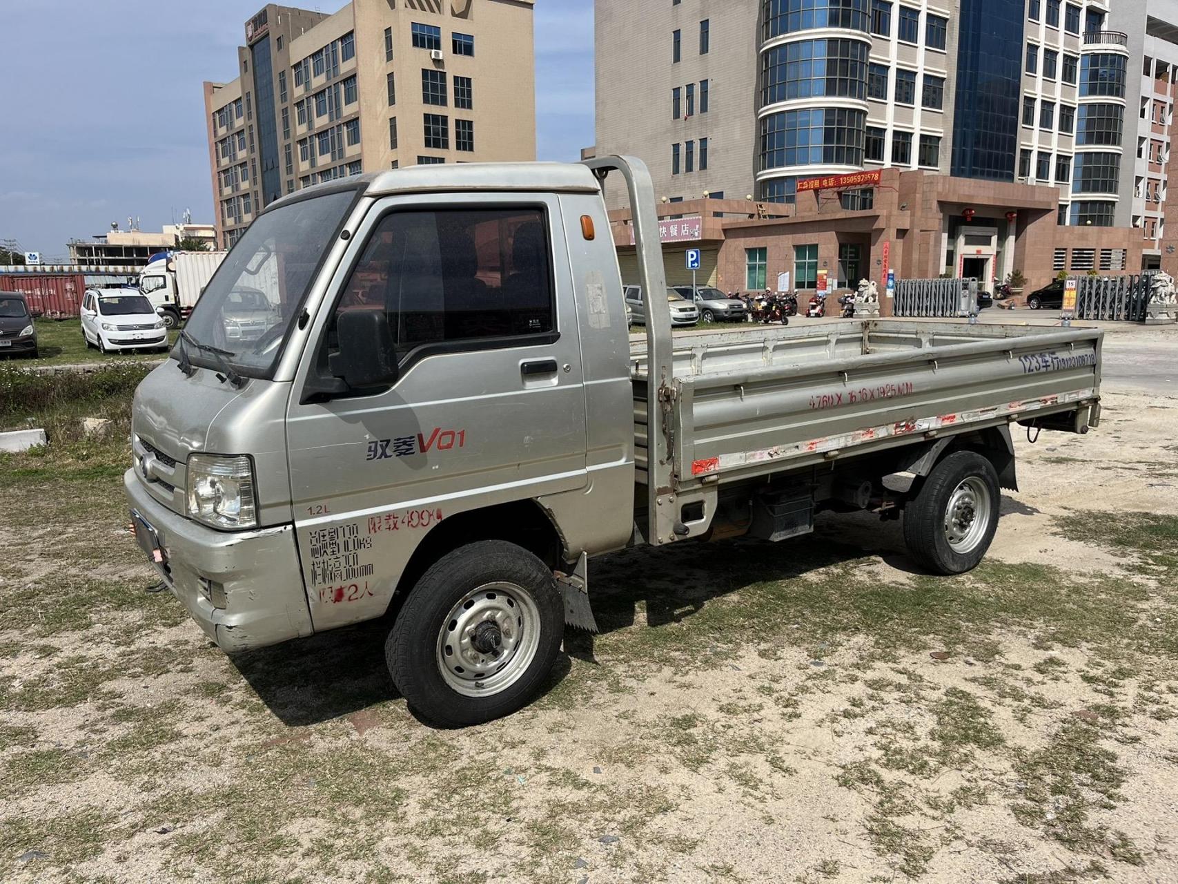 福田时代驭菱单排3米1平板货车