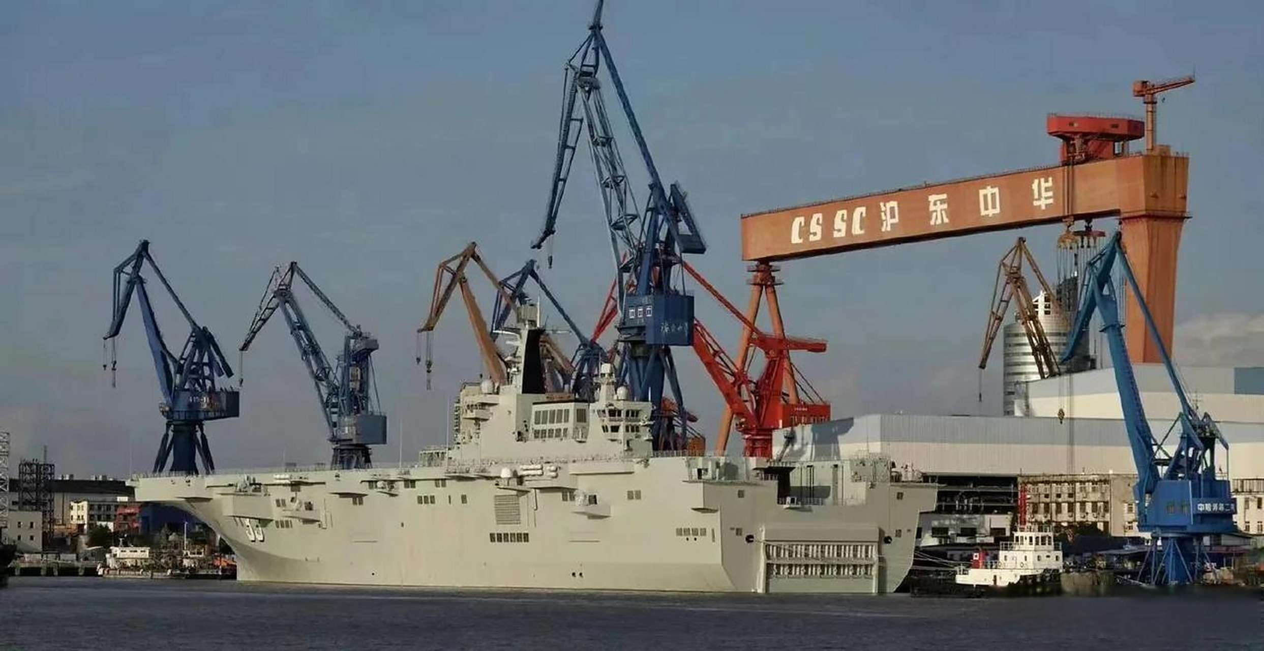 075型两攻首批3艏已经完毕 31海南舰, 32广西舰, 33安徽舰, 而我们的