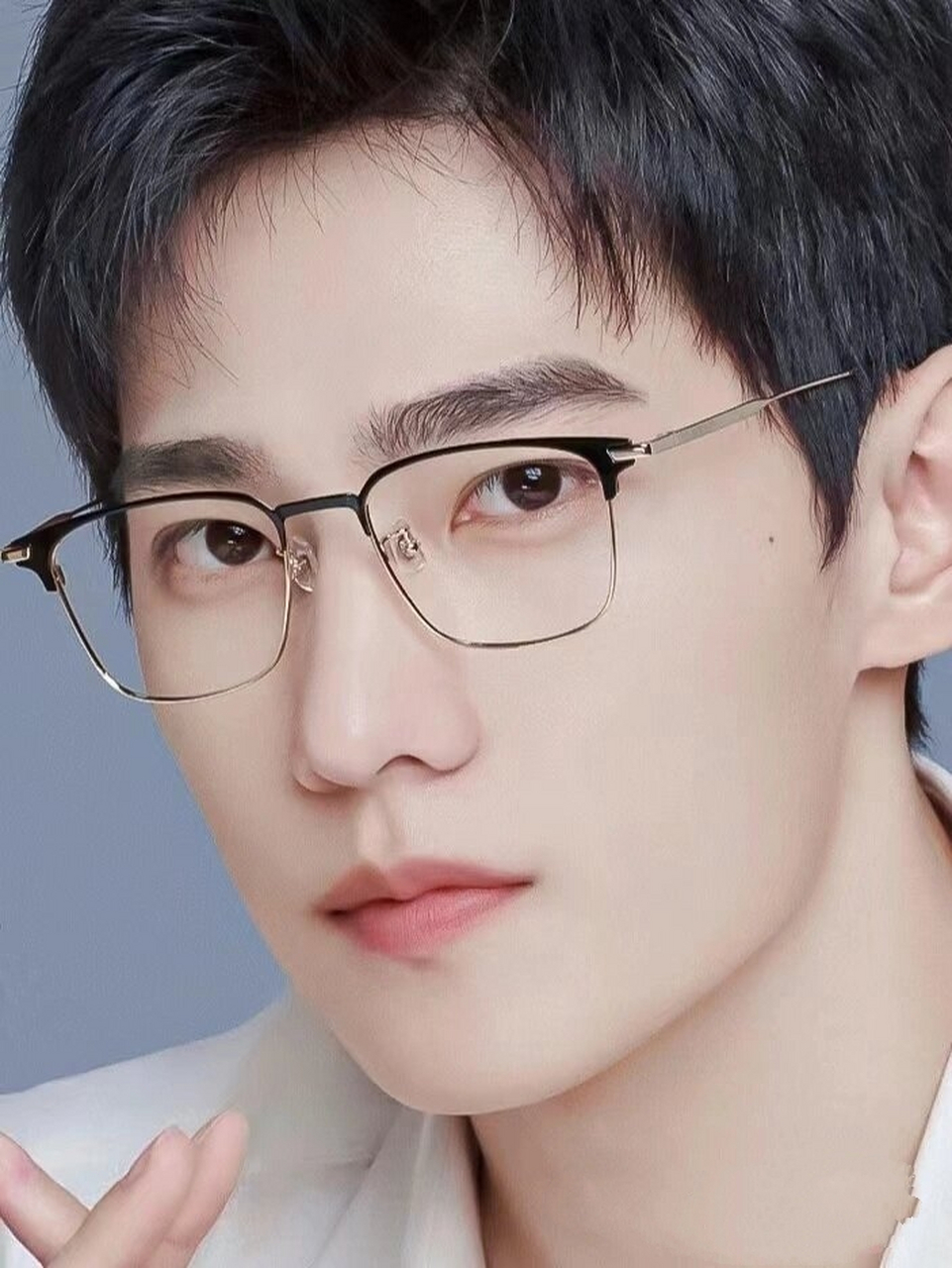 杨洋戴眼镜的样子,你动心了吗