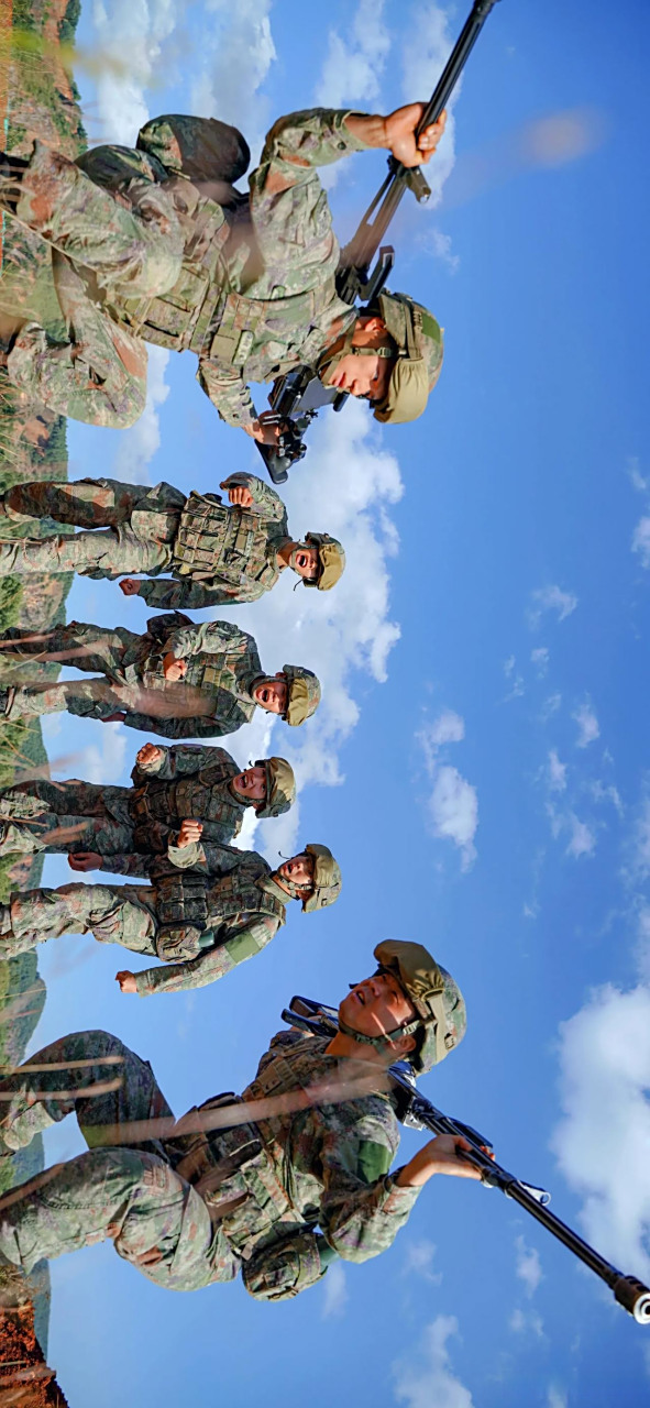 全套19式星空迷彩丛林作战服,战术背心,携行具,星空盔!