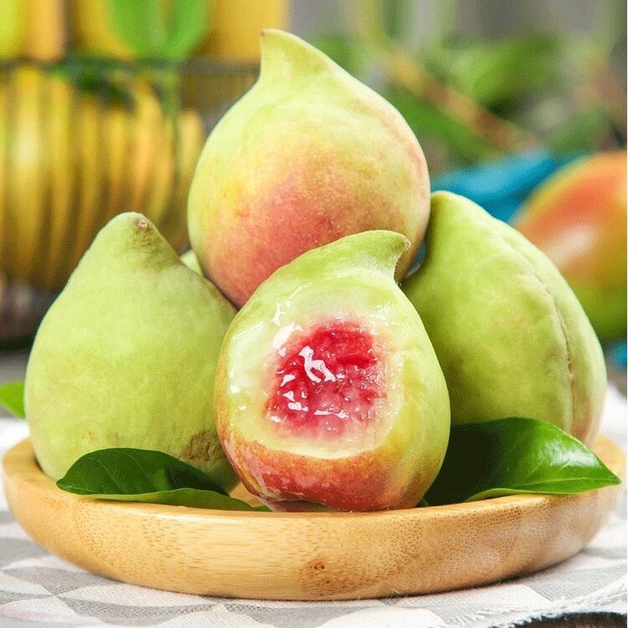 广东省特产 - 连平鹰嘴蜜桃 连平鹰嘴蜜桃果形美观端正,近椭圆形,大小