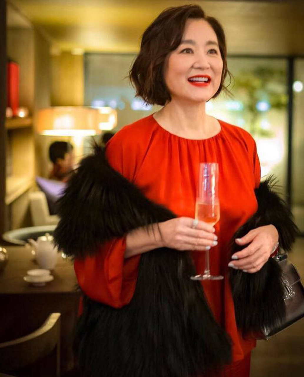 第二张生图哈 其他的图调了光线 很喜欢林青霞,从年轻的清纯灵气 到