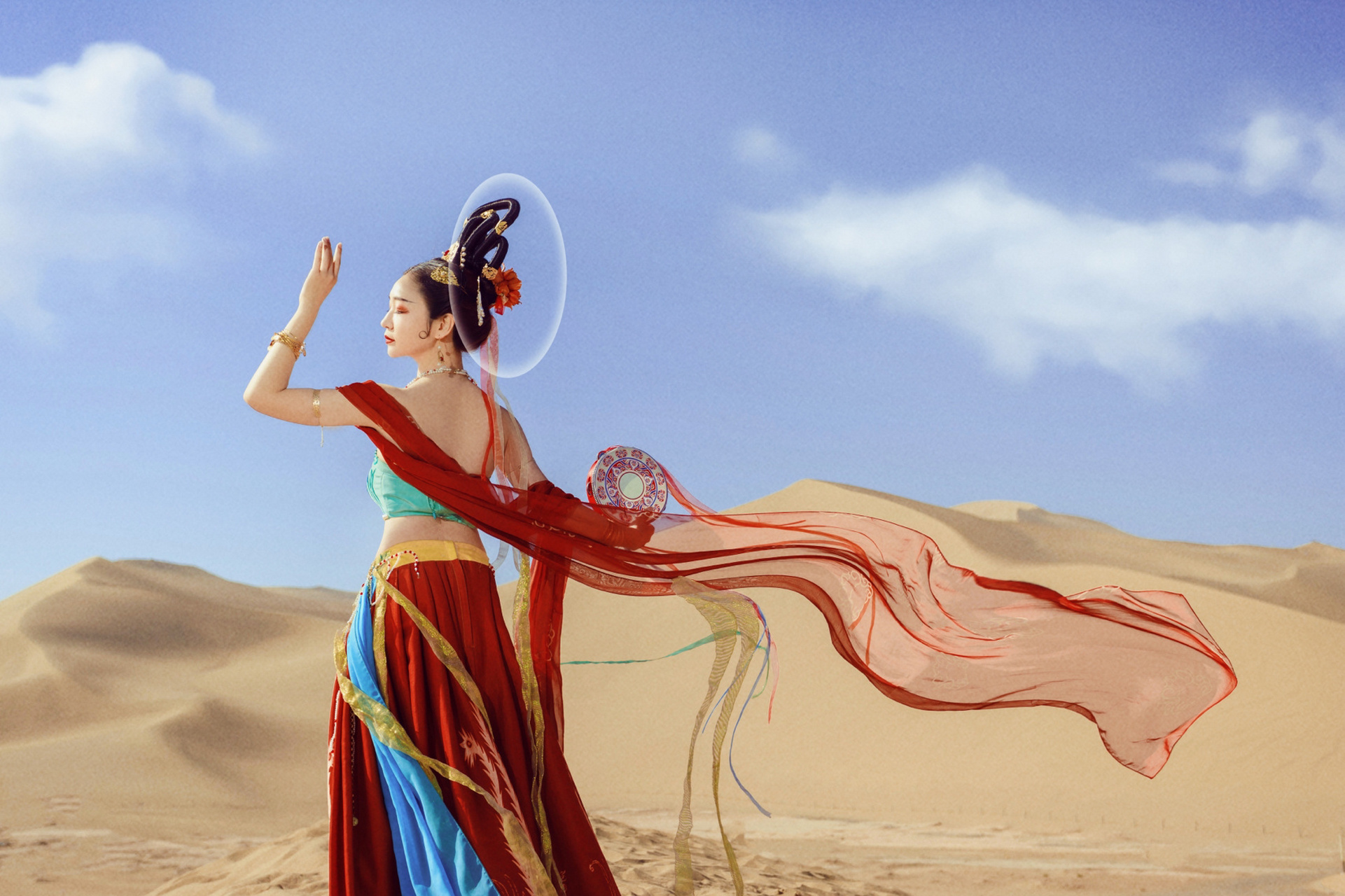 敦煌飞天旅拍攻略 97这组片子是在 拍的,旅拍的店就在山脚下,妆造好