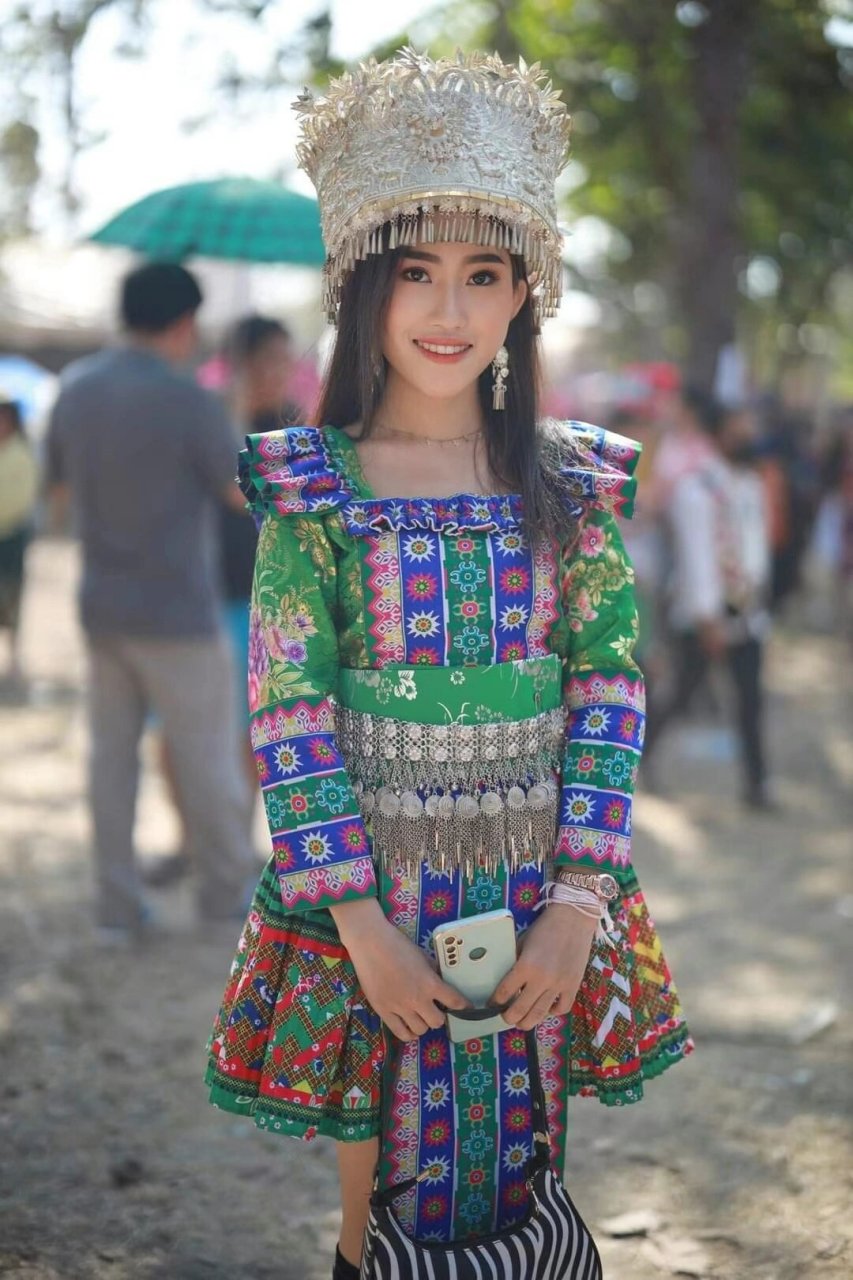老挝苗族小姐姐 喜欢的苗族新年可以去拍.