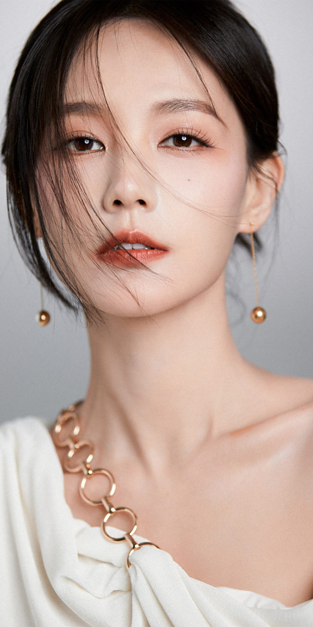 李一桐,摩登都市气质写真壁纸组图