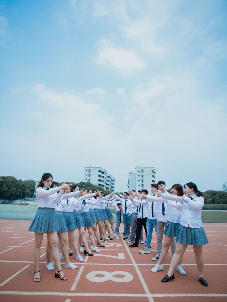 毕业季|班级大合照|拍照姿势 95 已经毕业两年啦 但是每每翻到毕业