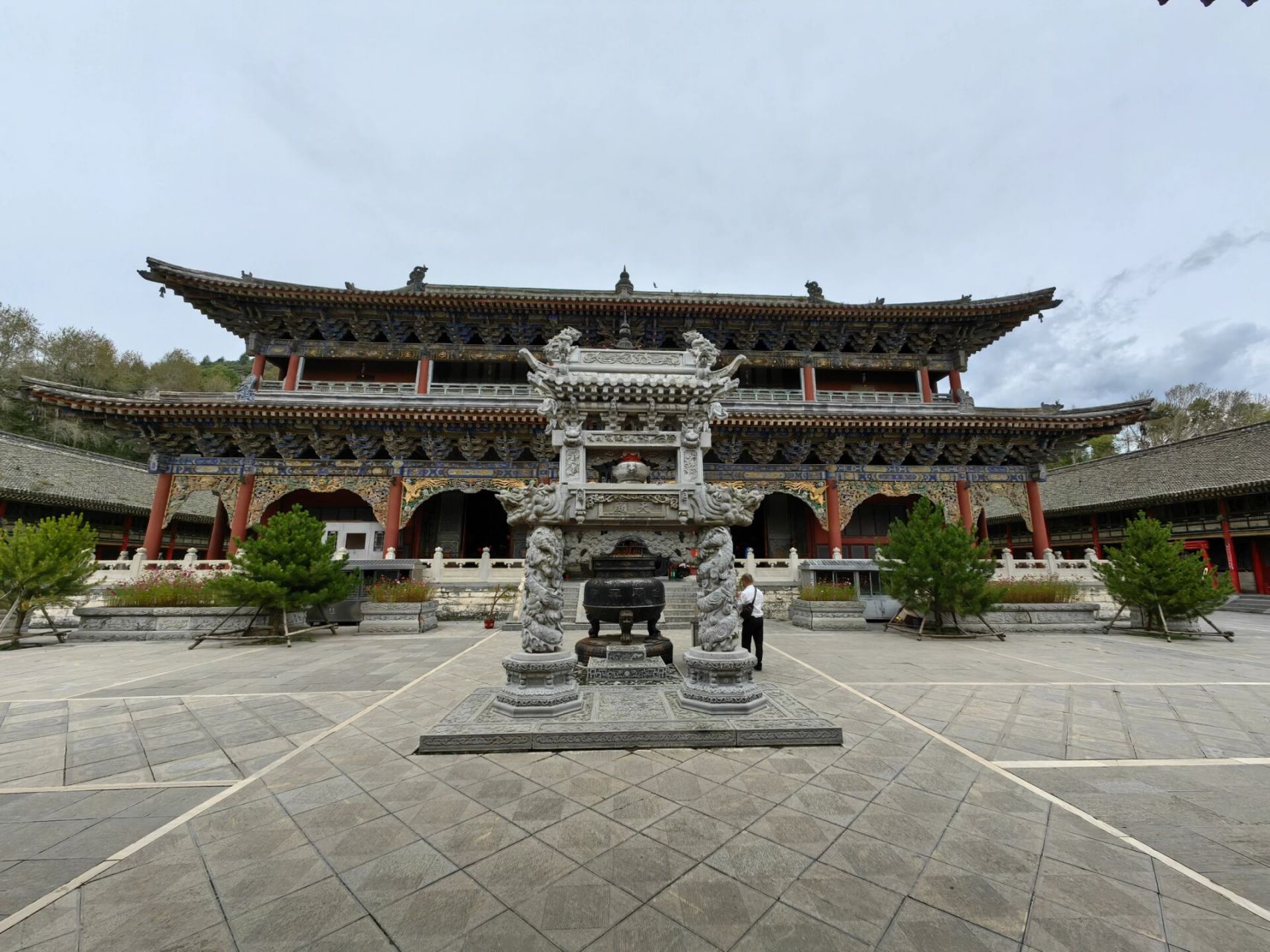 五台山|金阁寺 进了五台山西门就是金阁寺,始建于唐朝,非常古朴静谧.