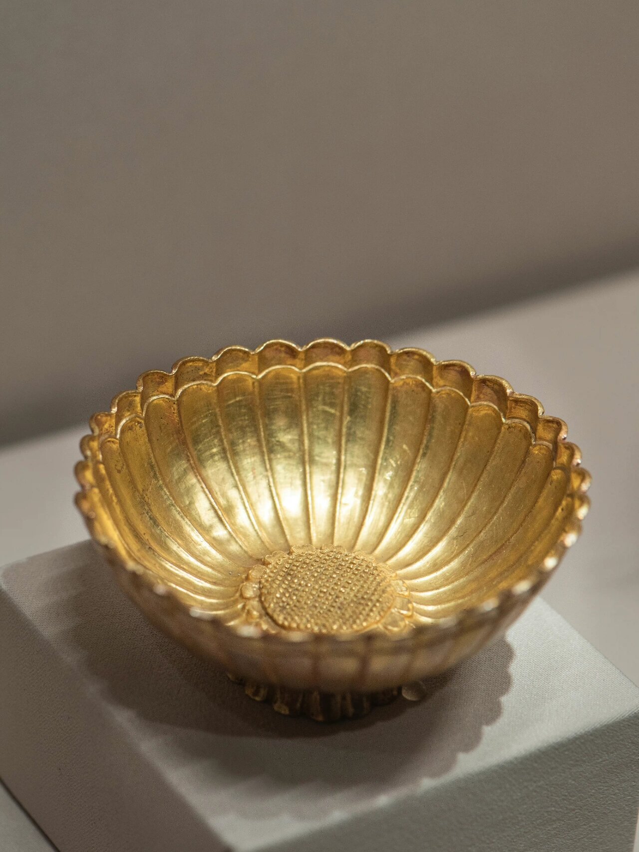 南宋菊花纹金碗,宋人的审美真好!