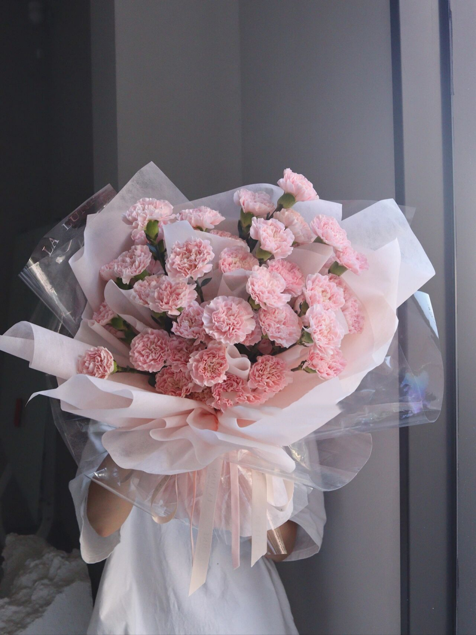 康乃馨花束|让普通的花材变成好看的花束 康乃馨别名母爱之花,很适合