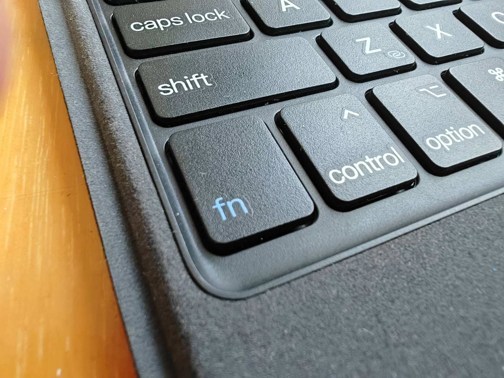 发现不光笔记本会多了这个fn键,有些台式机键盘上也会有这个fn键,你说