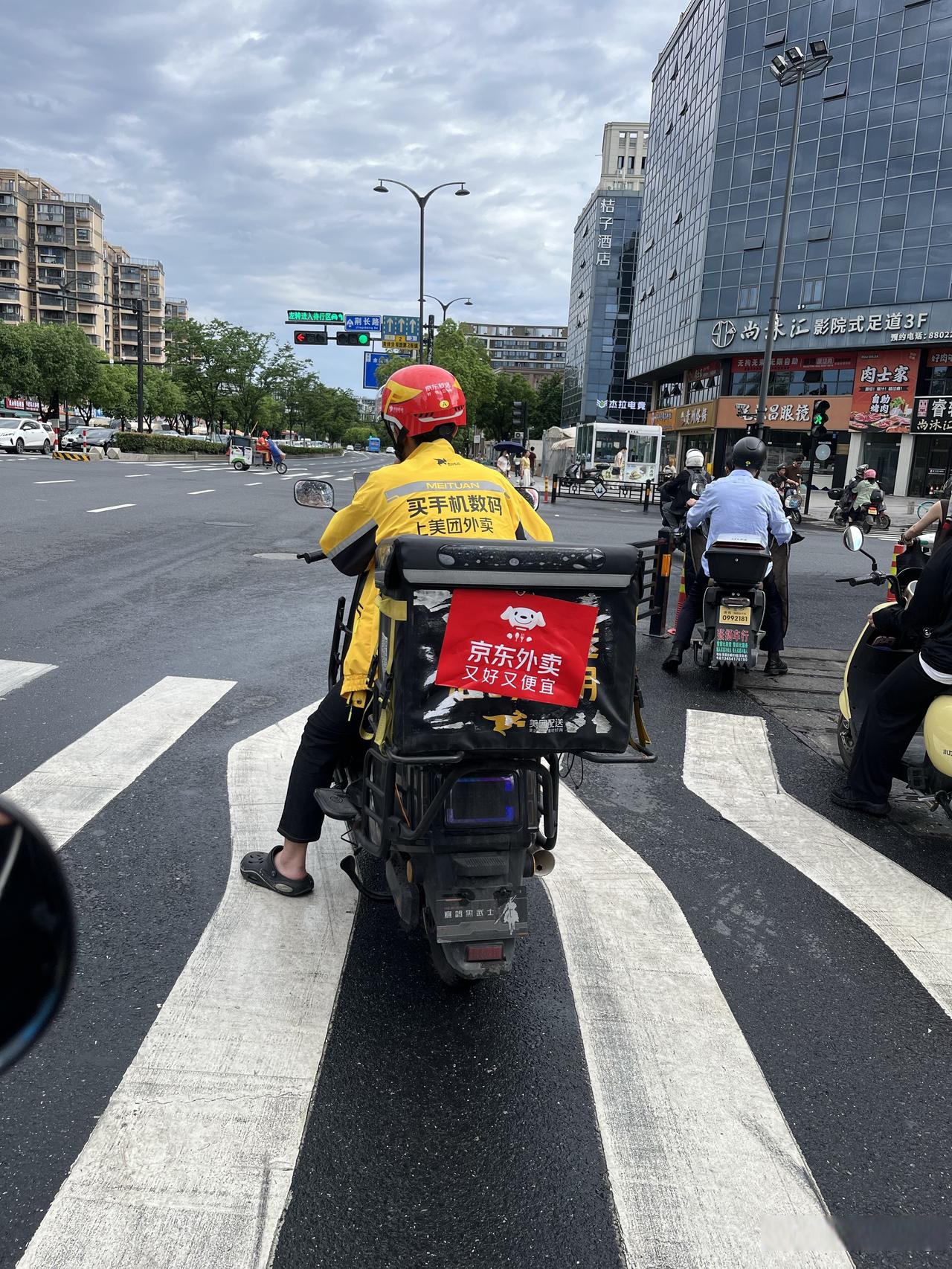 外卖接单中图片大全外卖车美团外卖车外外卖送货照片自己跑外卖照片