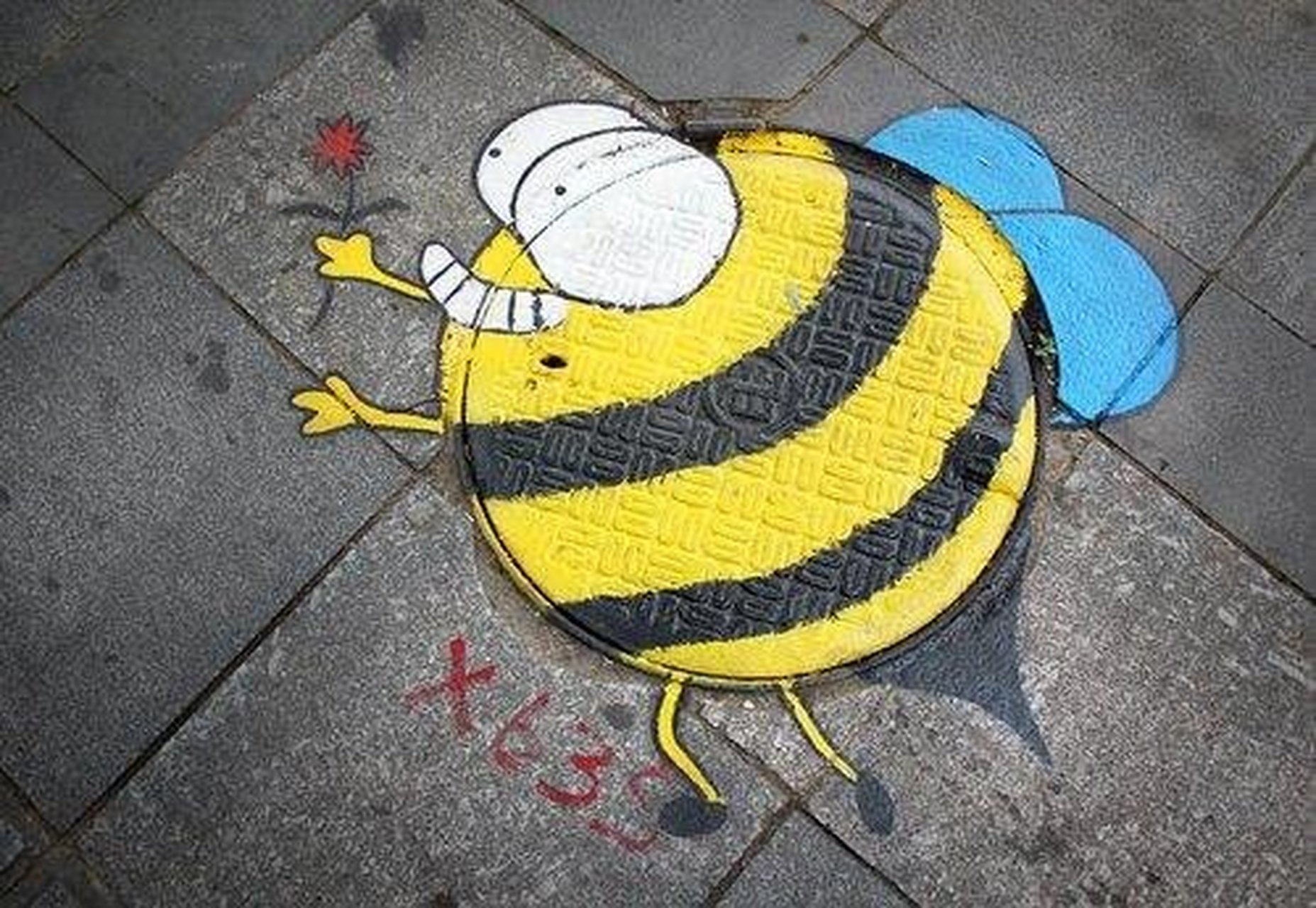 手绘井盖 美化城市基础设施,井盖是一件很常见的城市基础设施,通常