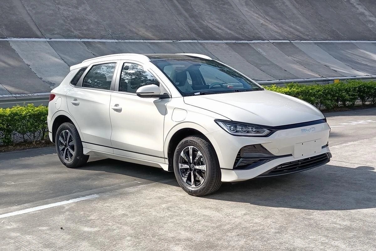 比亚迪e2 比亚迪e2是一款2023款的纯电动车型,它的续航里程为405km.