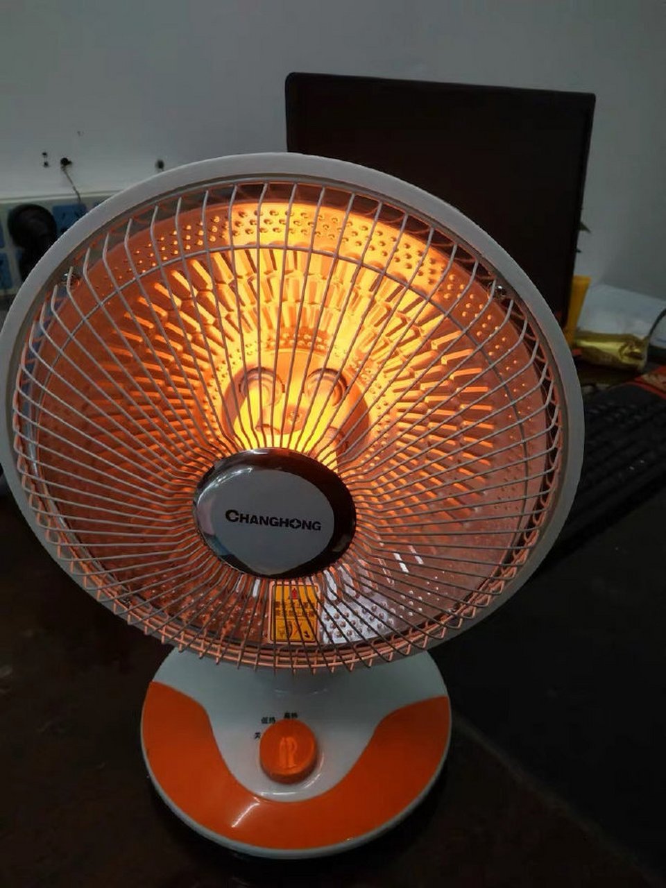 9】长虹 取暖器小太阳电暖器  2档可调,300/600w 35度倾斜断电,没有