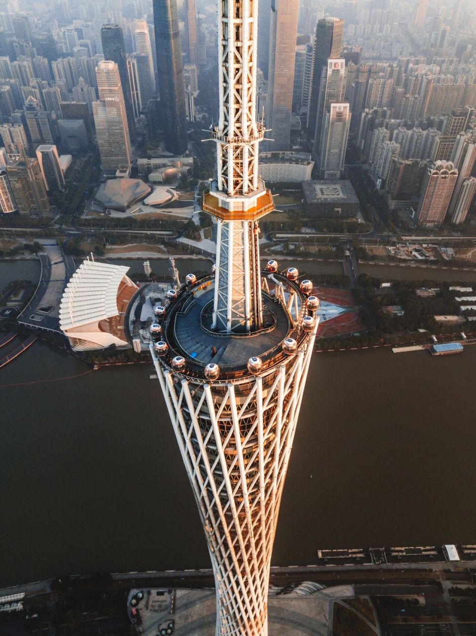 你见过中国最大最高的避雷针 广州塔不仅是中国最大"避雷针"也是最美
