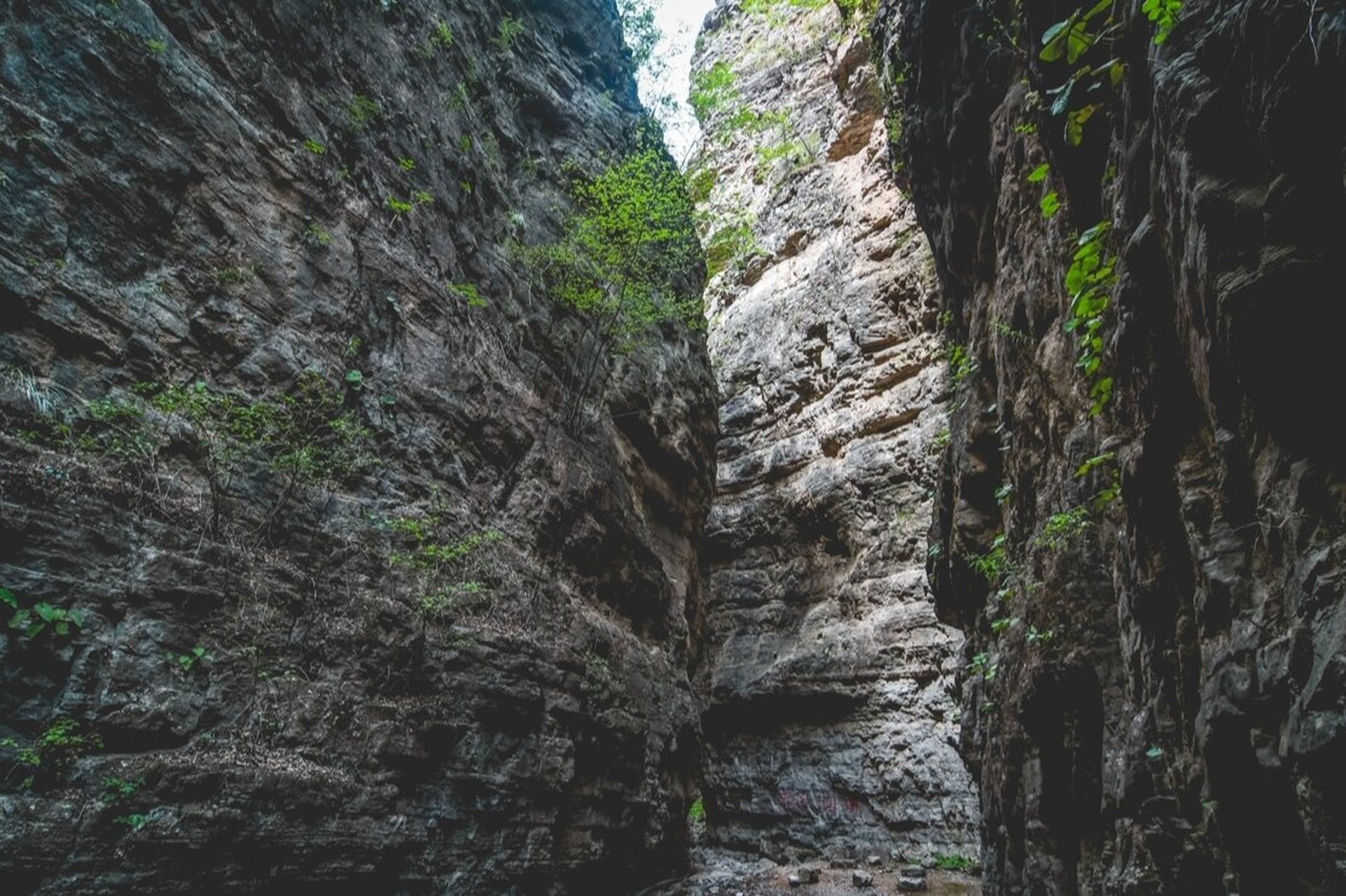 保定唐县鹤峪口,可从"茶叶庄村"和"半沟村"两个节点进行环穿.