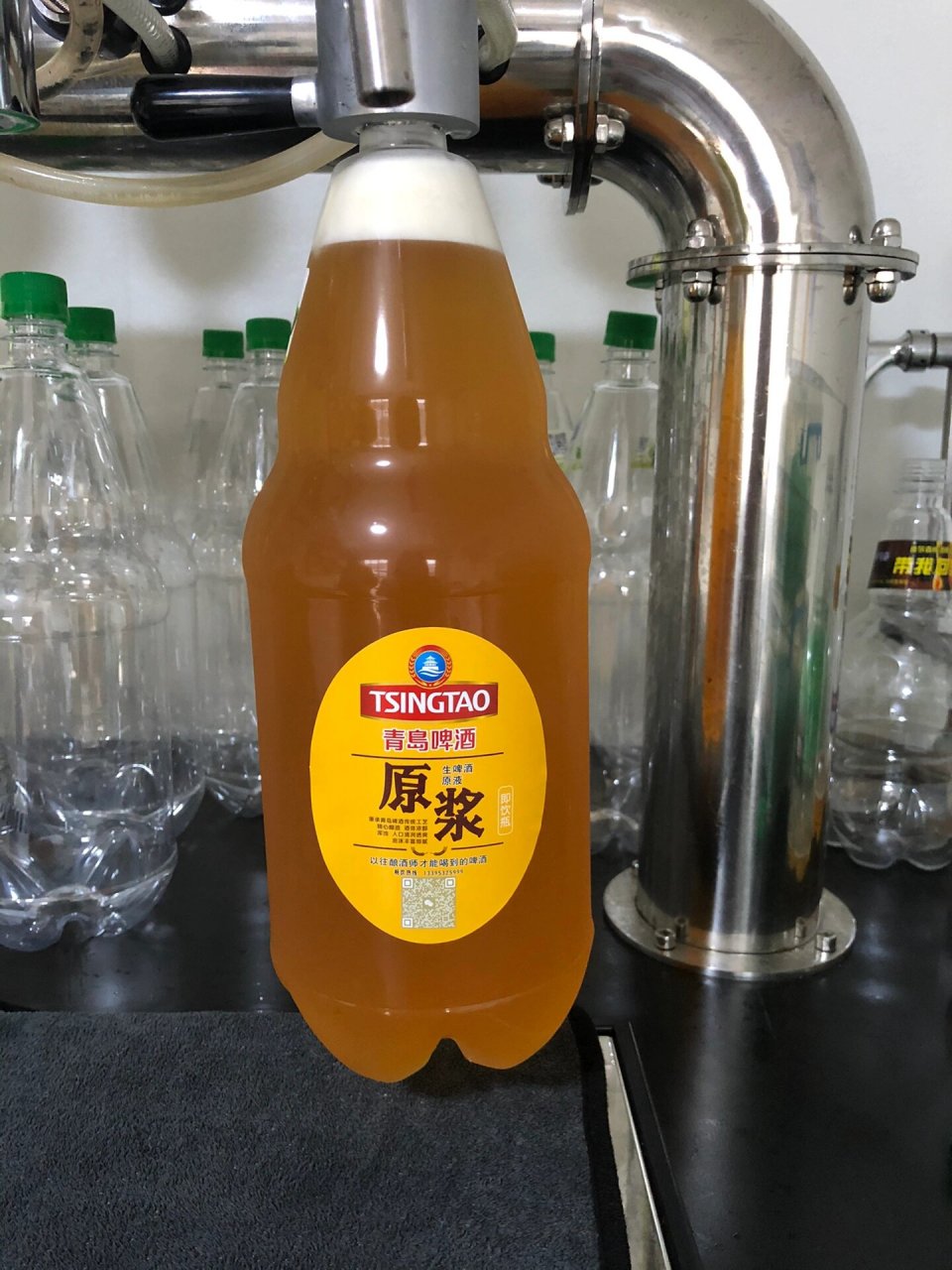"青岛啤酒原浆坚持原浆的本质,在生产过程严格遵守三不原则.