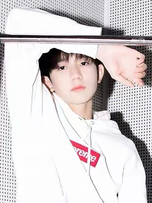 据我所知,王源已经有女朋友了