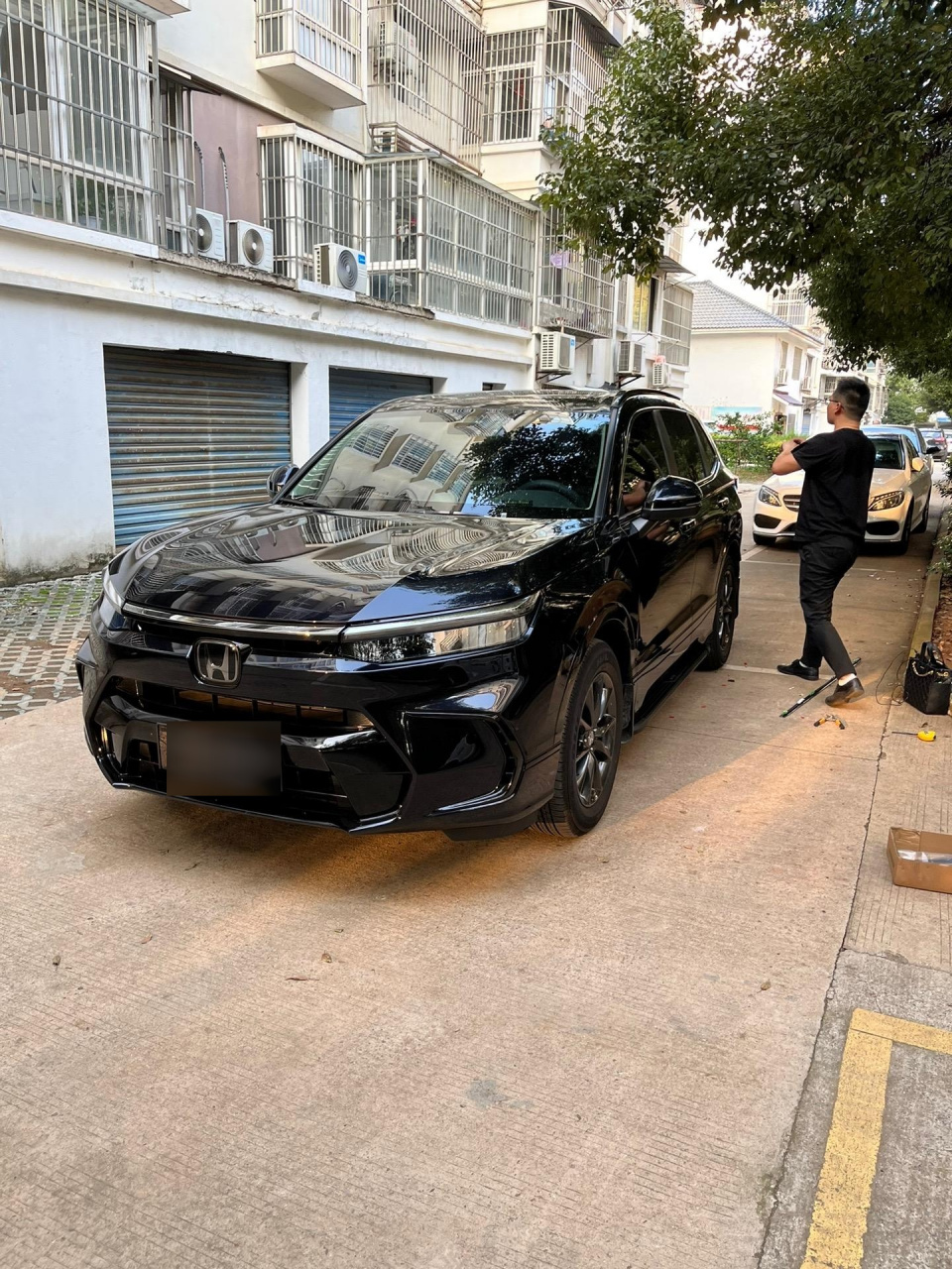 皓影脚踏板 皓影星空蓝色车装上脚踏板果然更加高级了呢,承重也很棒!
