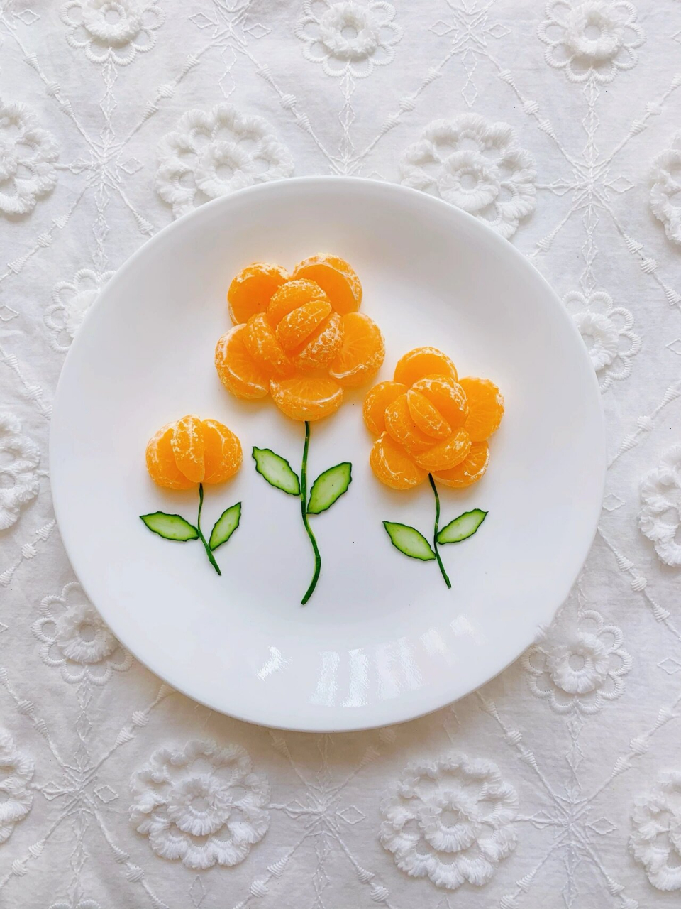 橘子花朵水果拼盘～92 食材:橘子,黄瓜