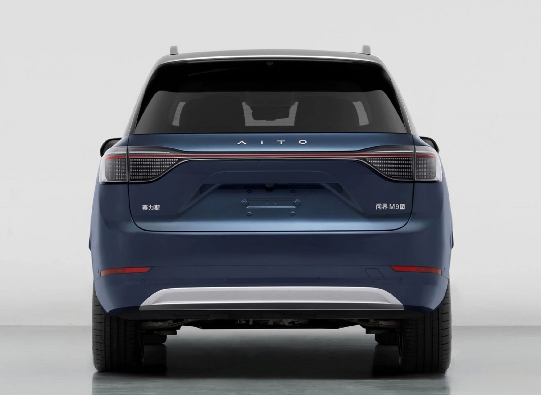 就在刚刚,网上曝光了一组华为赛力斯问界m9 的内饰照片,这也是该车