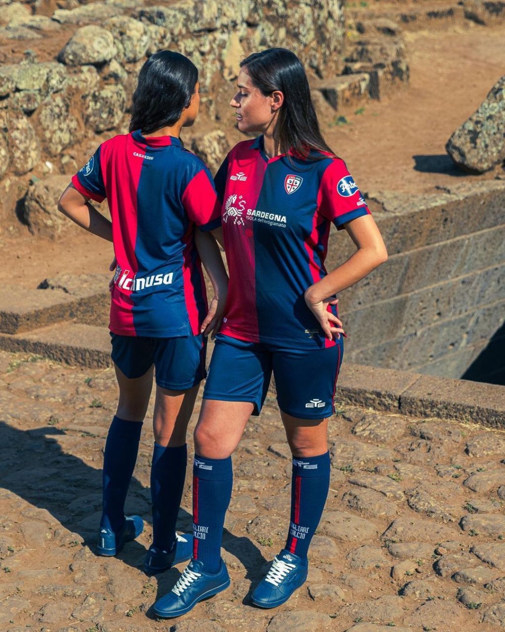 卡利亚里发布2023-24赛季主场球衣 #足球#0202#小红书竞技场#02