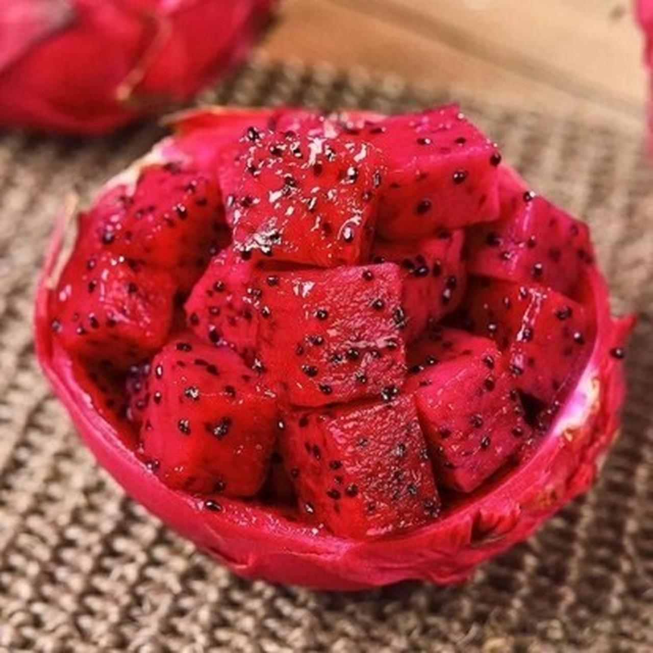 火龙果的常用吃法(做法)大全(一) 火龙果果冻的做法 主料:火龙果 辅料