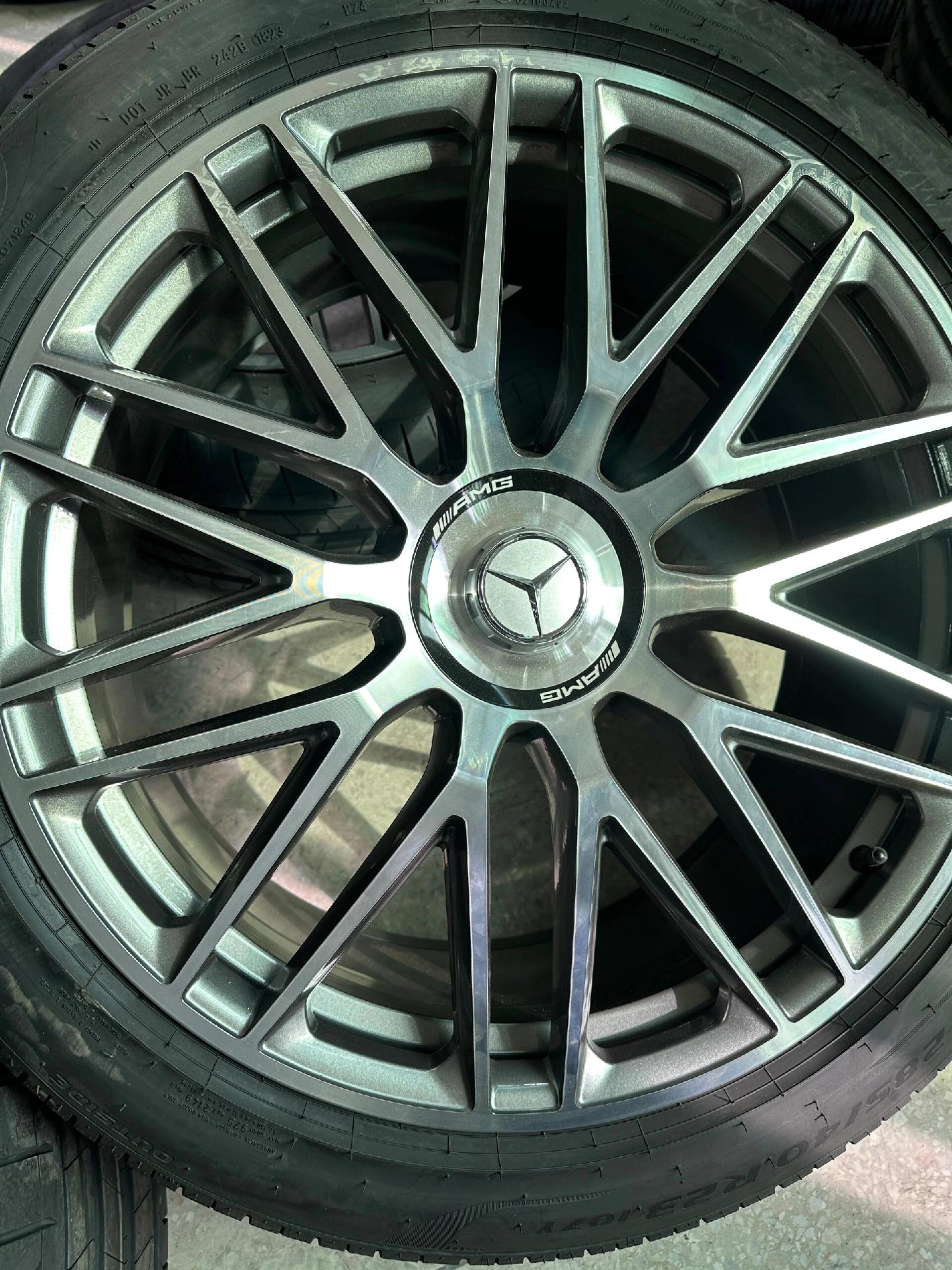 23寸奔驰gls63原厂轮毂轮胎