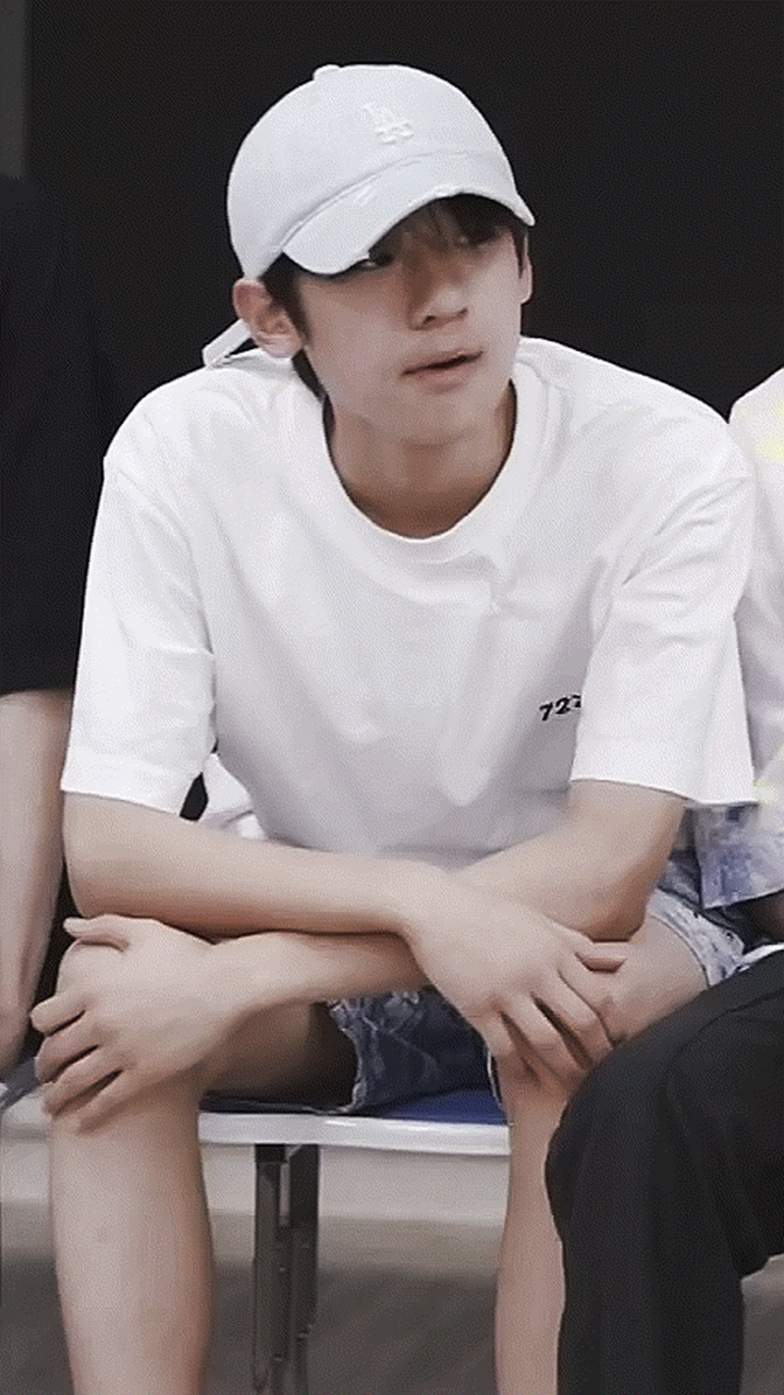 祝摩尔庄园小王子张峻豪15岁生日快乐[生日蛋糕]希望15岁的小摩尔平安