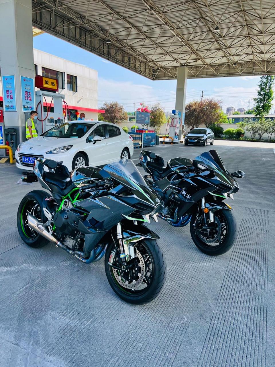 h2r和h2区别到底在哪里 我只觉得动力有点区别川崎h2r