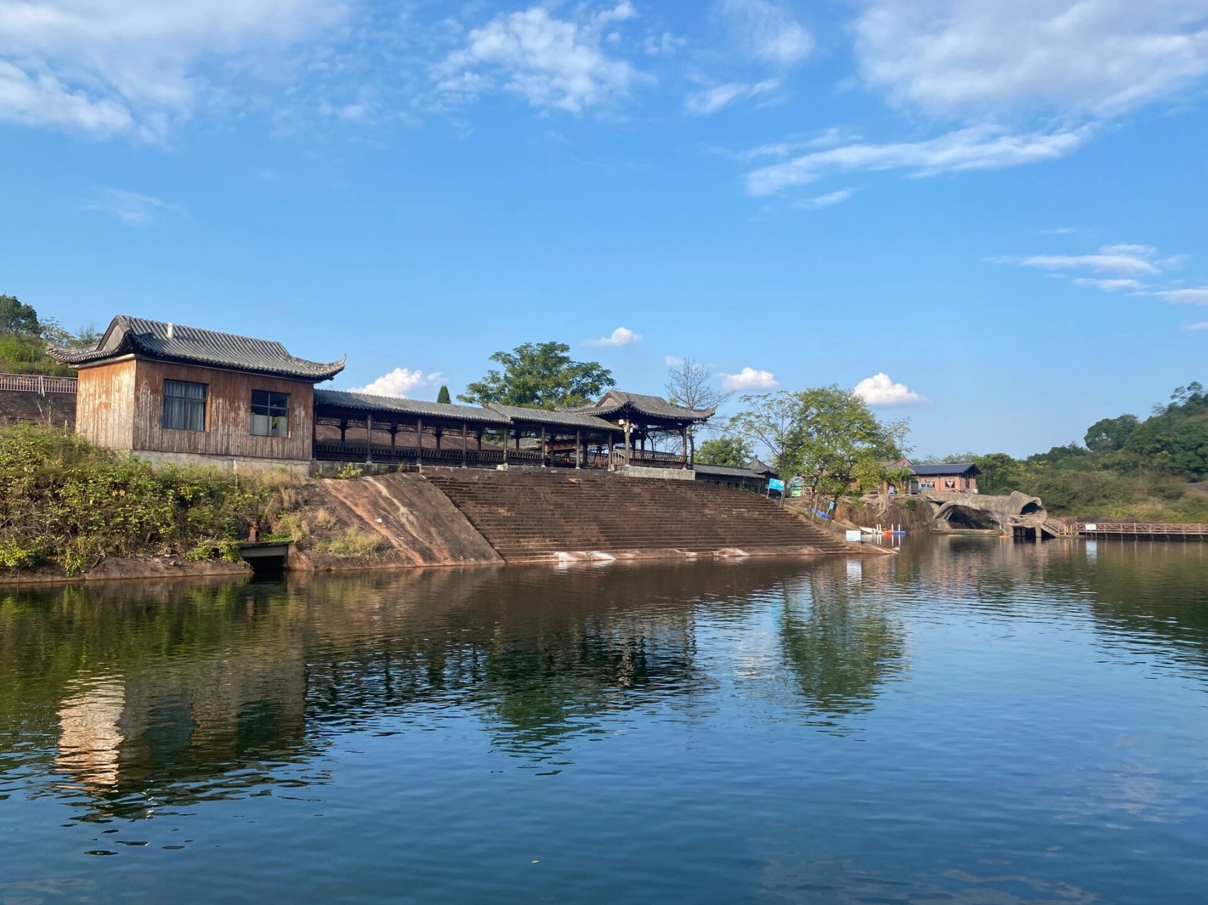 弋阳卧佛 一道风景