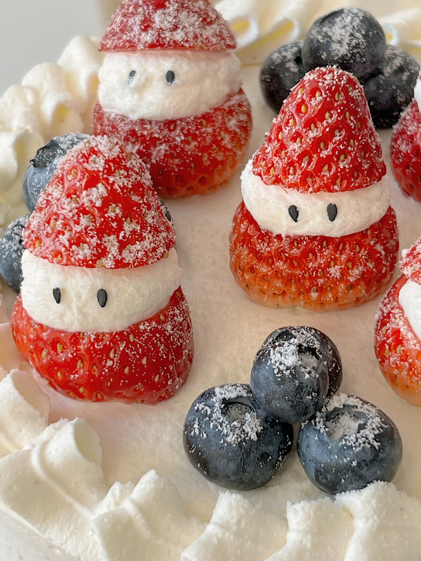 烘焙日记|圣诞限定90可可奶油草莓戚风蛋糕