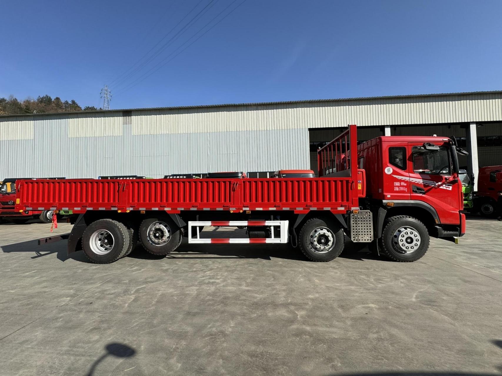 一车多用,东风华神hv5前四后六平板自卸车,自重仅10.