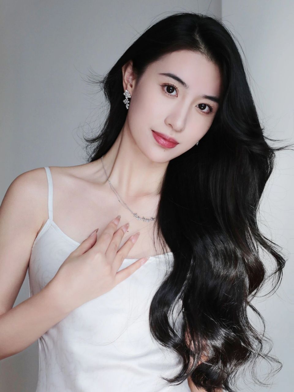 飘逸的头发真的是重中之重了9999 基本没有留过短发,长发好看但