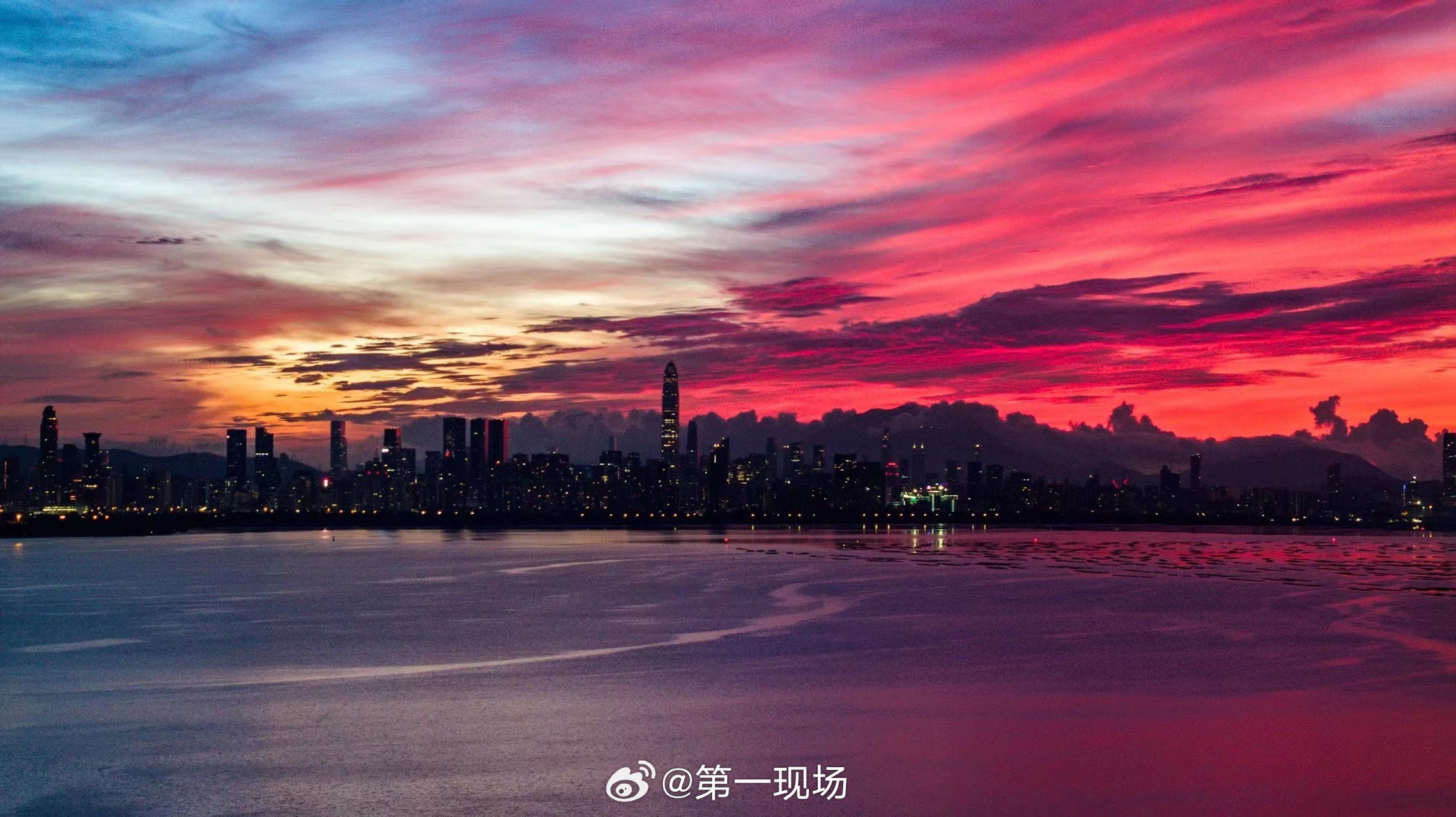 深圳橘红色的朝霞# 所有的遇见,都是惊喜～ 拍摄:第一现场记者林春