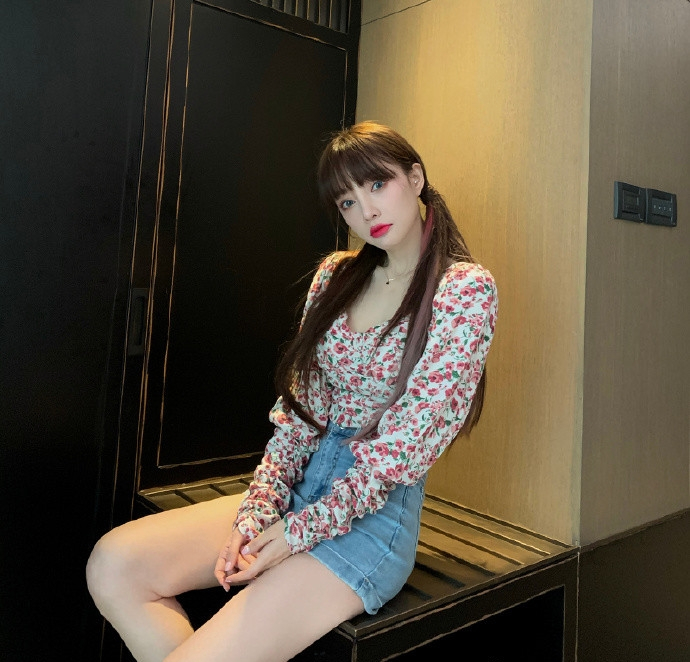 【李小璐最新写真少女扮相显清纯】近日,一组@李小璐 最新写真曝光,她